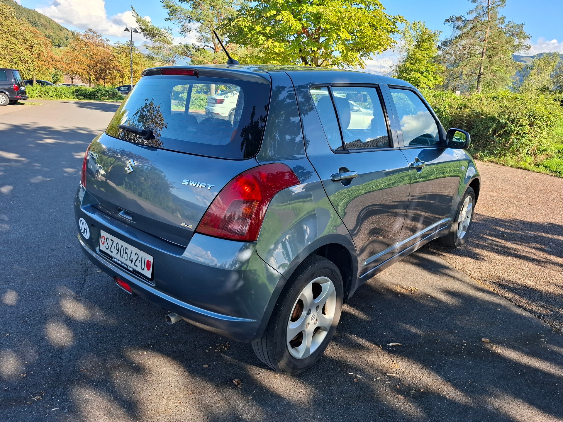 SUZUKI Swift 1.3i 16V GL 4x4-image-5