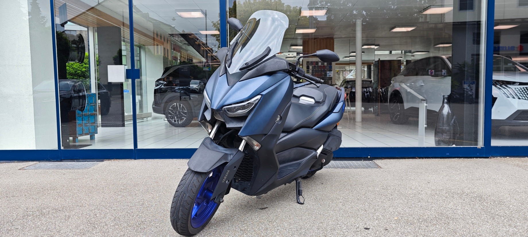 YAMAHA X-Max 300-showroom-element-1