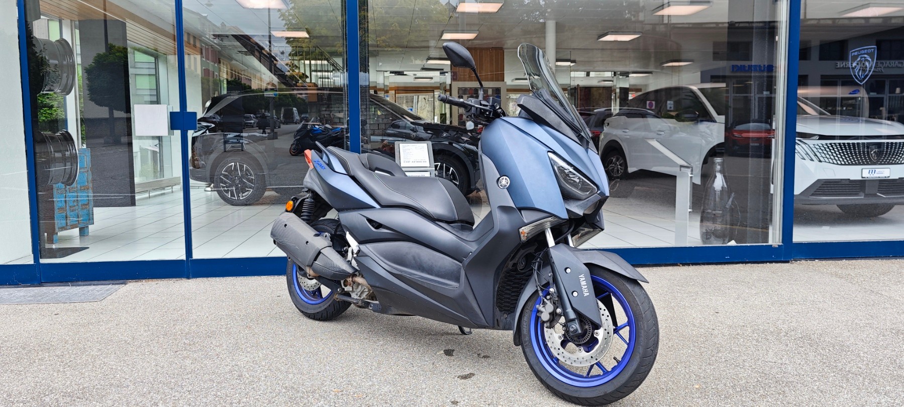 YAMAHA X-Max 300-showroom-element-2