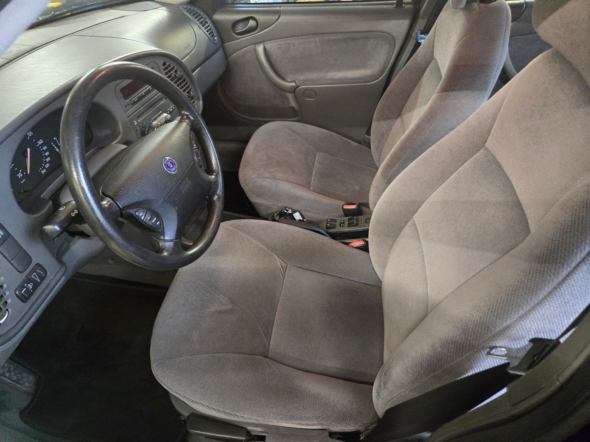 SAAB 9-3 2.0i-16-image-6
