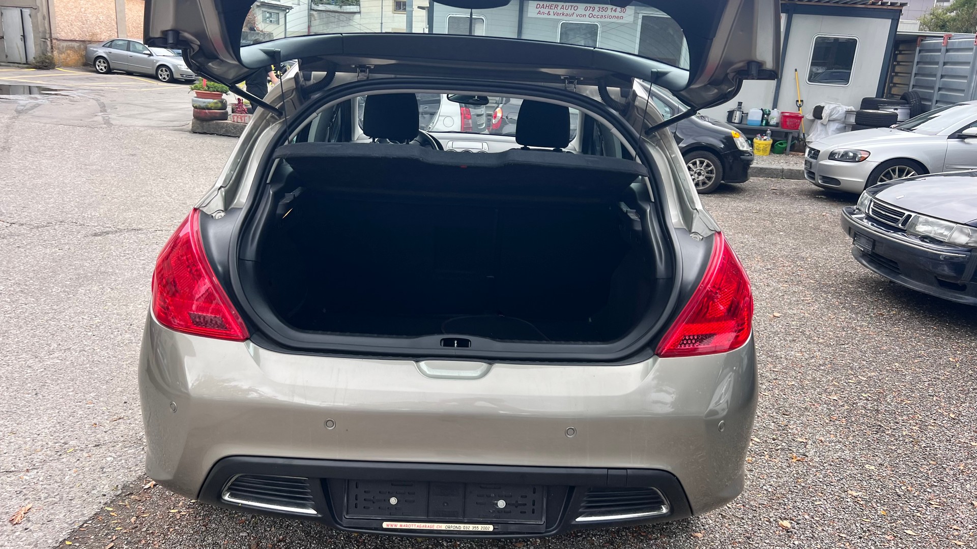 PEUGEOT 308 1.6 16V T Black&Silver Automatic-image-7