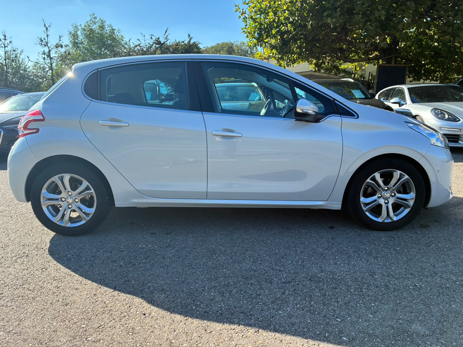 PEUGEOT 208 1.6 VTI Allure Automatik-image-6
