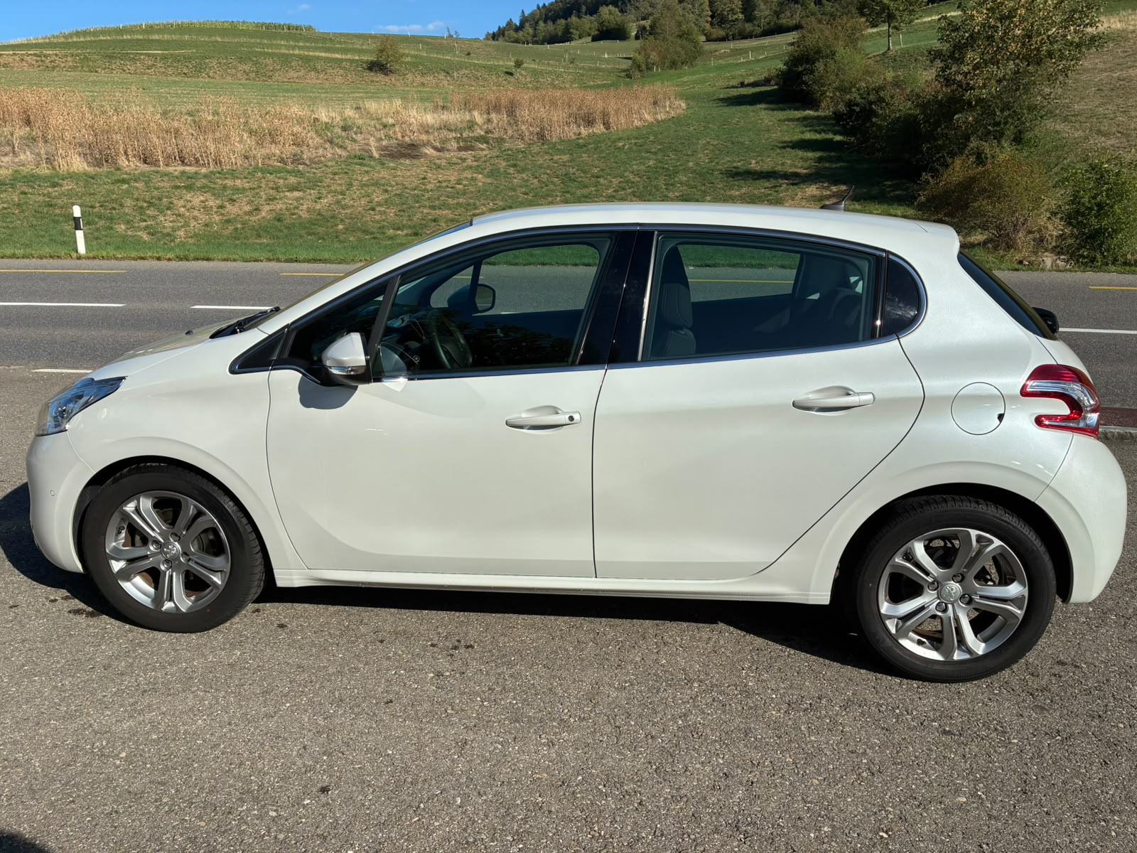 PEUGEOT 208 1.6 VTI Allure Automatik-image-2