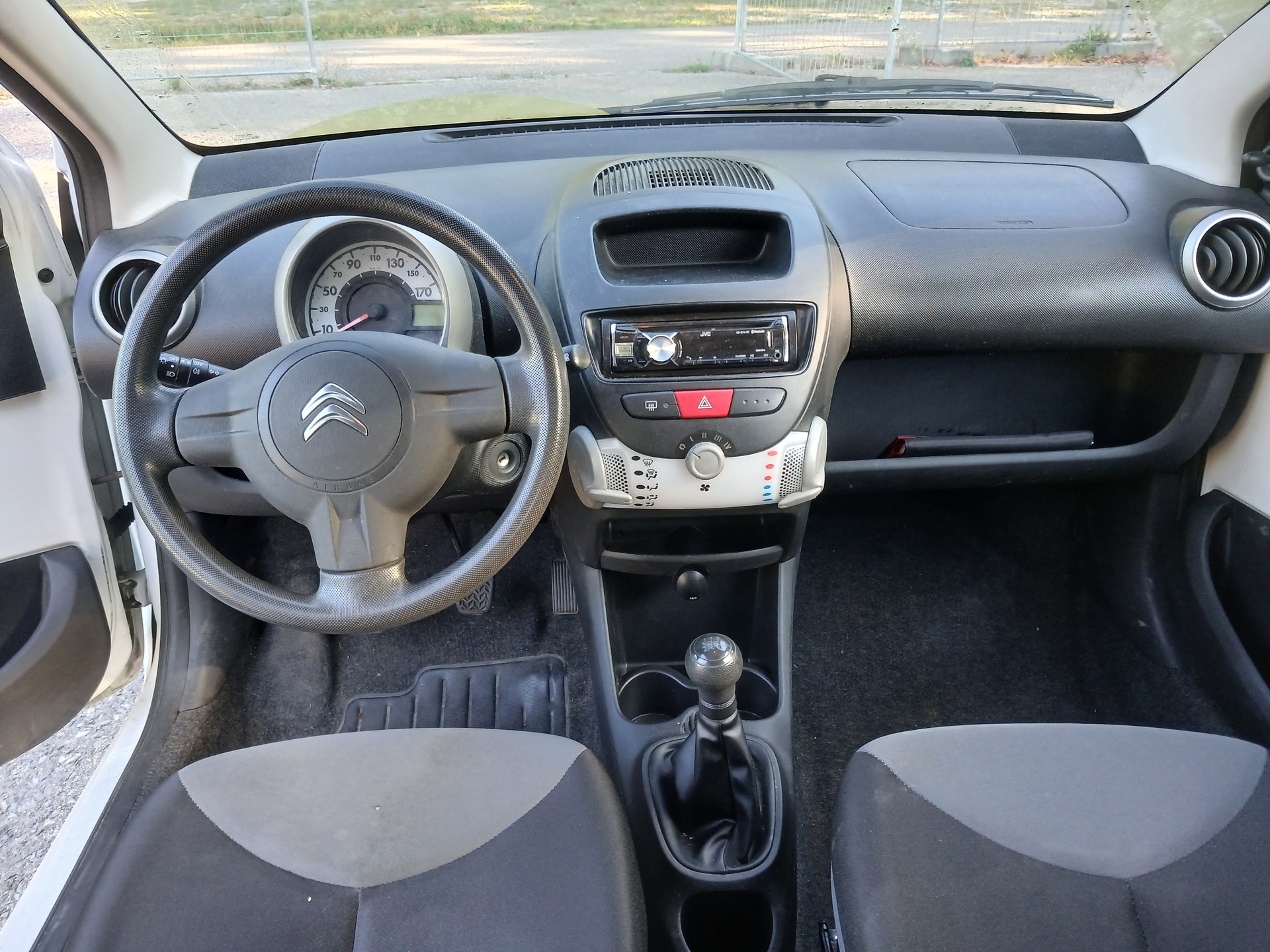 CITROEN C1 1.0i Attraction-image-8