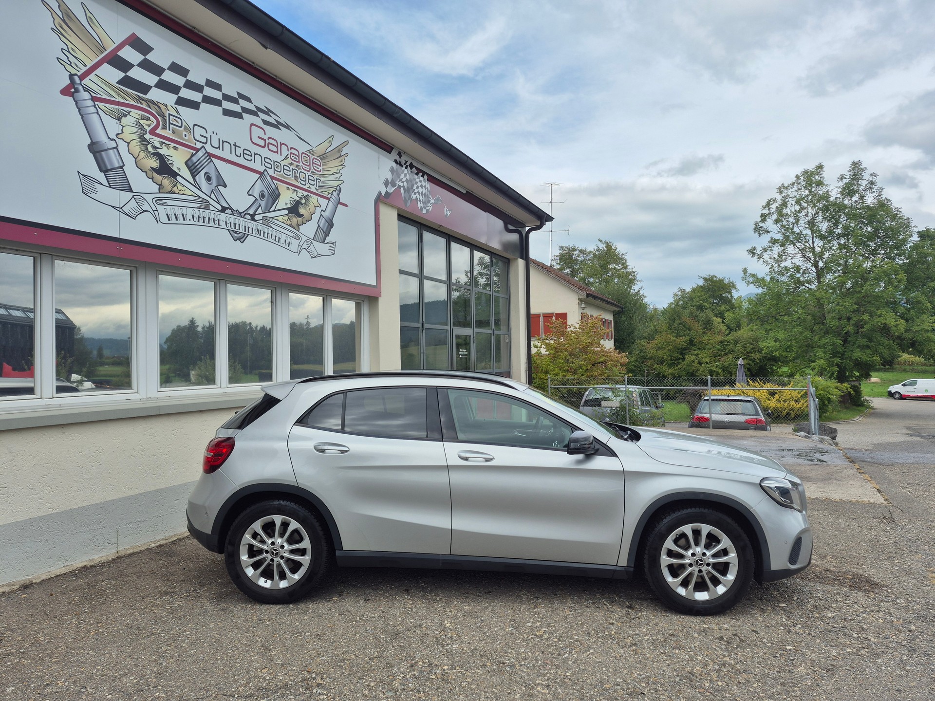 MERCEDES-BENZ GLA 200 7G-DCT-image-2