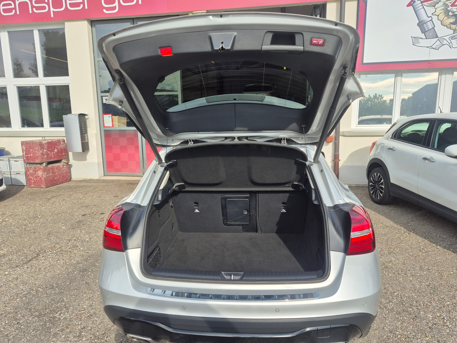 MERCEDES-BENZ GLA 200 7G-DCT-image-15