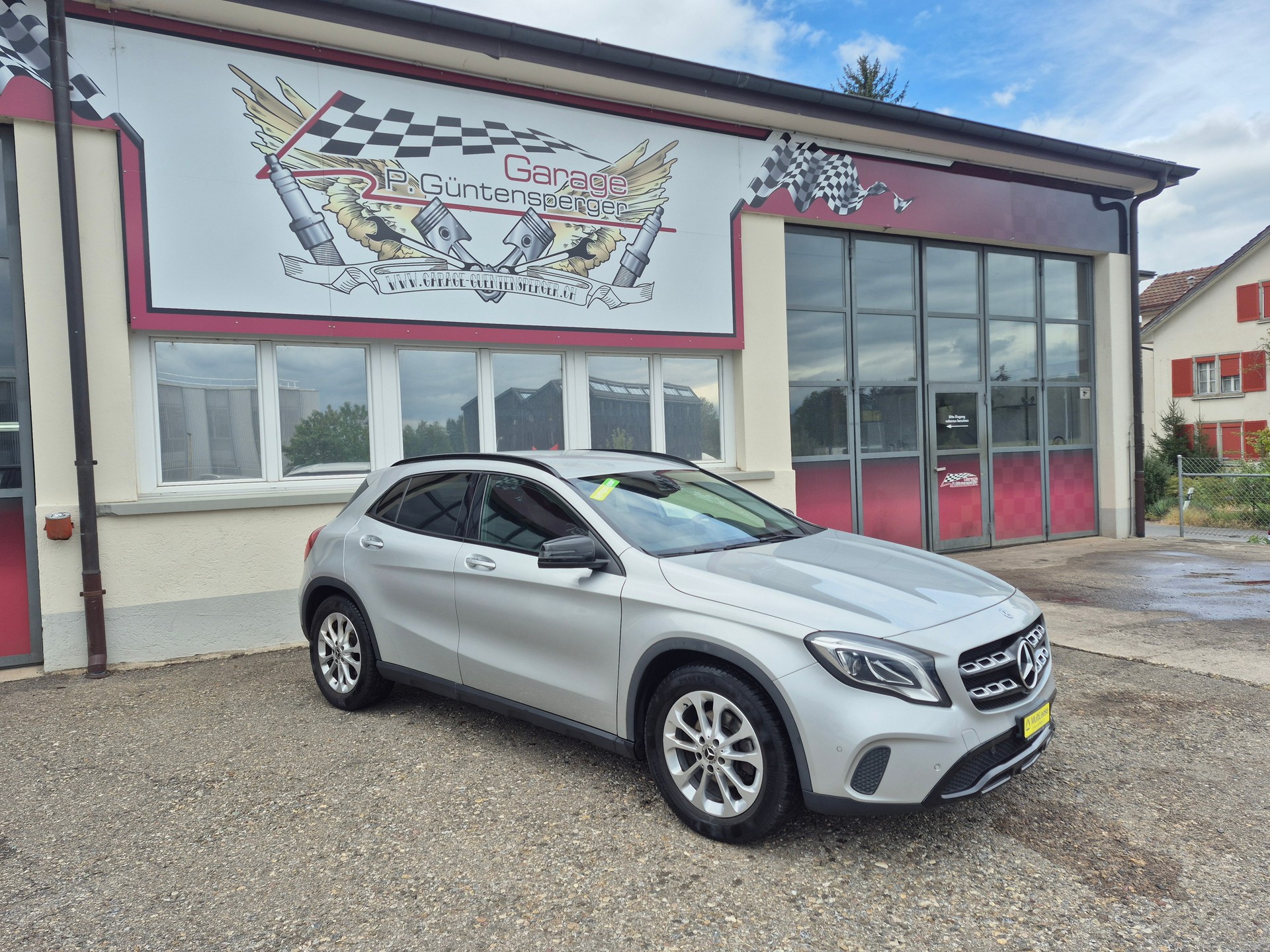 MERCEDES-BENZ GLA 200 7G-DCT-image-1