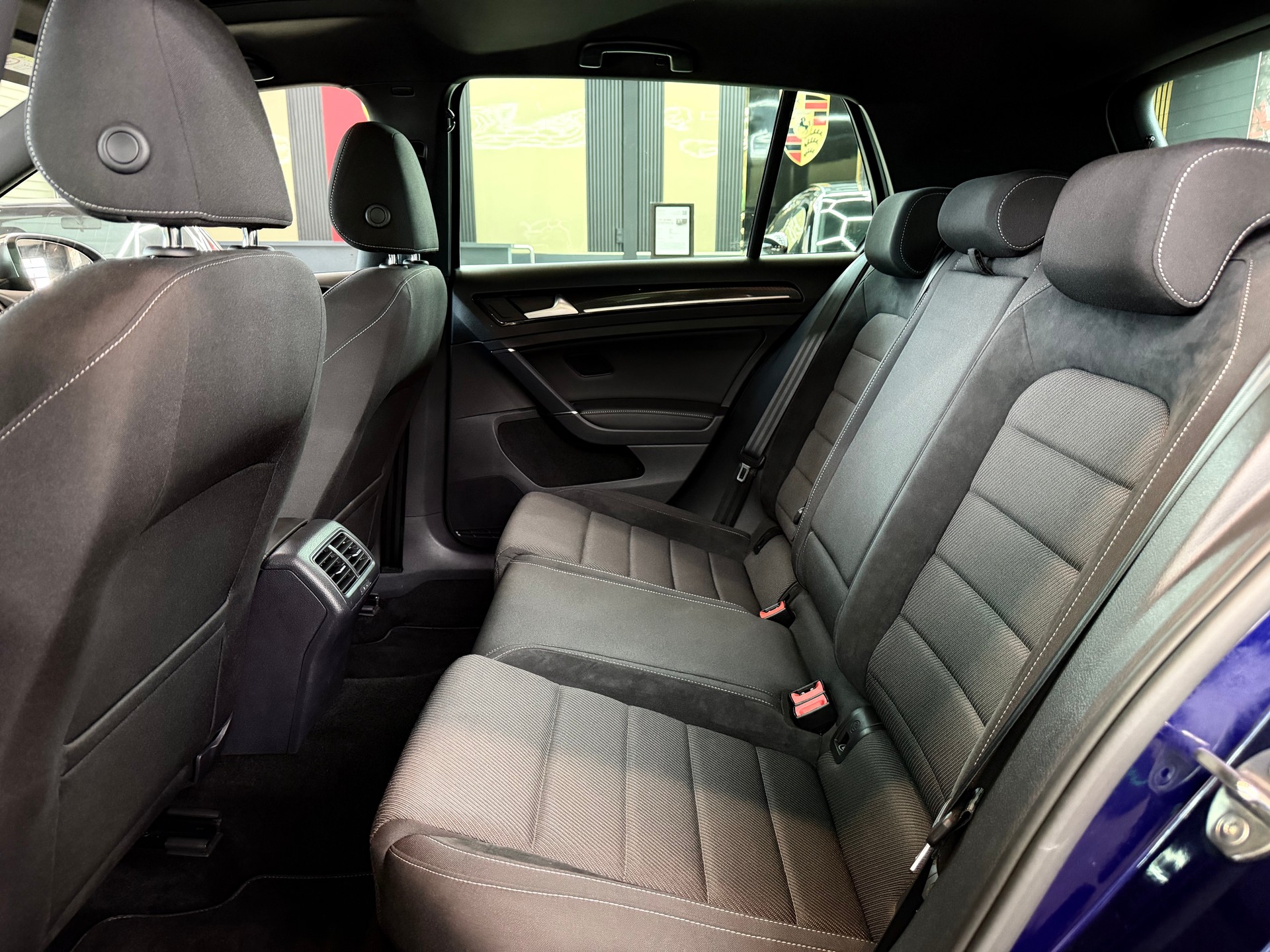 VW Golf 2.0 TSI R 4Motion DSG-image-16
