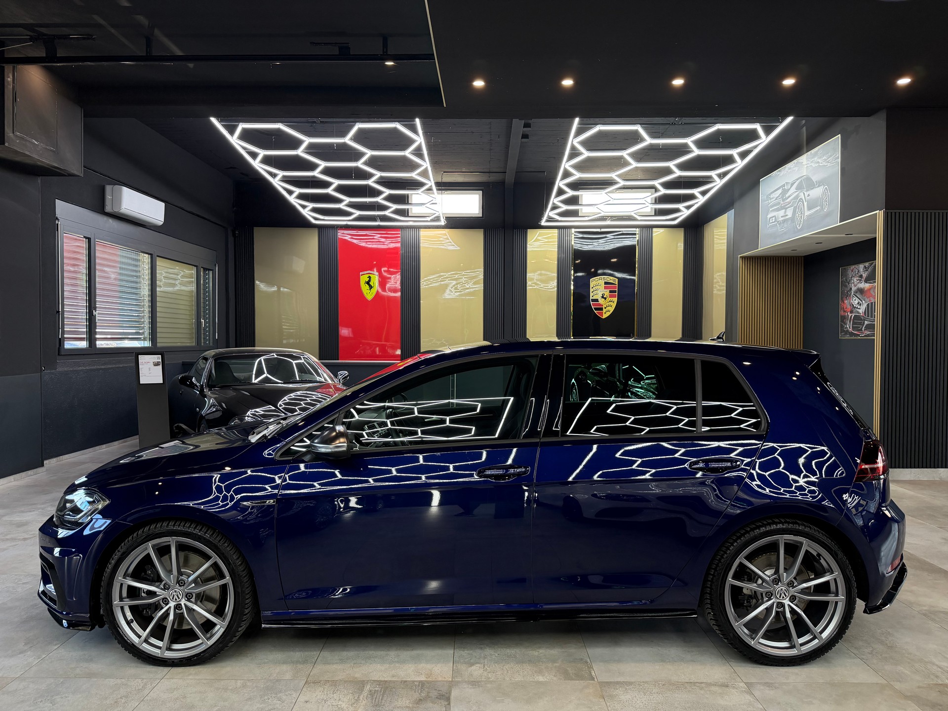 VW Golf 2.0 TSI R 4Motion DSG-image-7