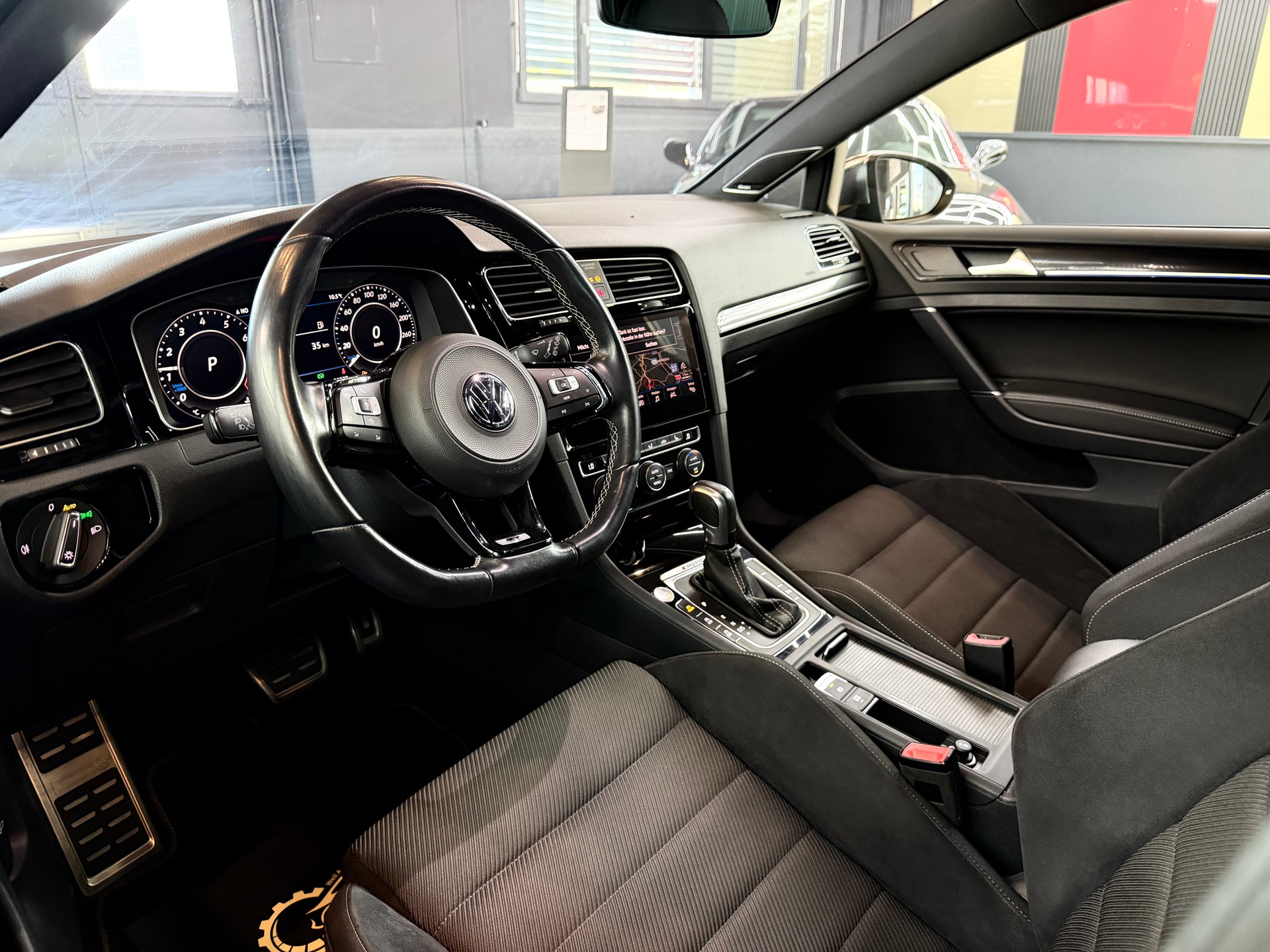VW Golf 2.0 TSI R 4Motion DSG-image-8