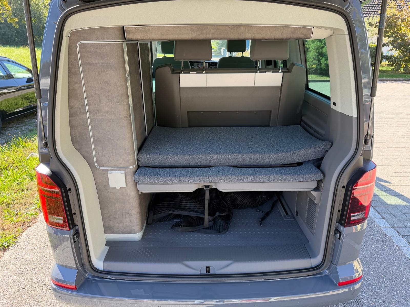 VW T6.1 California 2.0 TDI Ocean Last Edition DSG-image-11