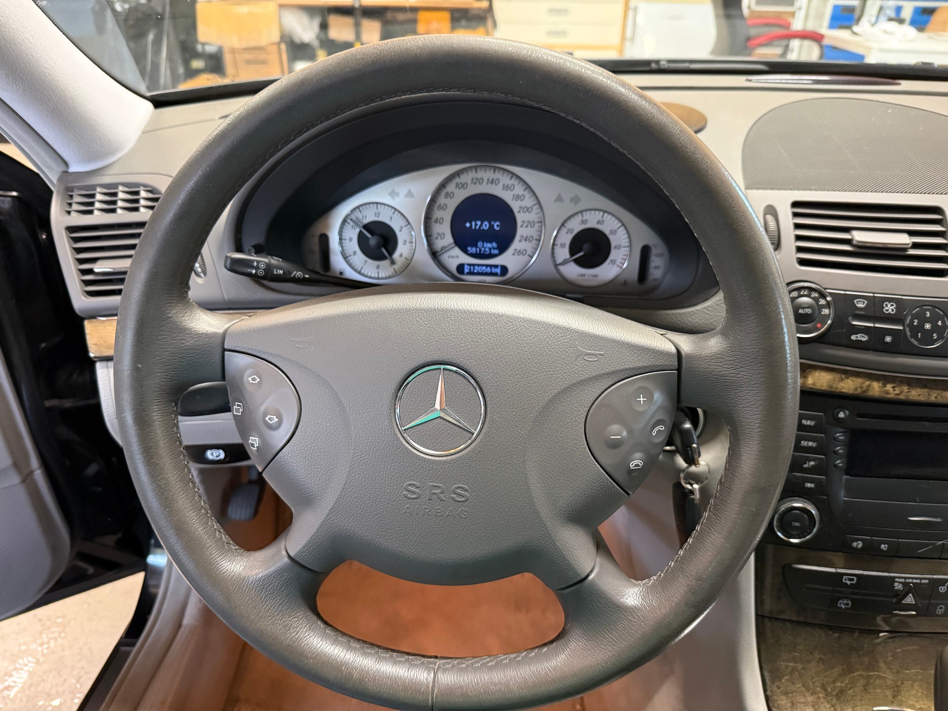 MERCEDES-BENZ E 280 Avantgarde-image-9