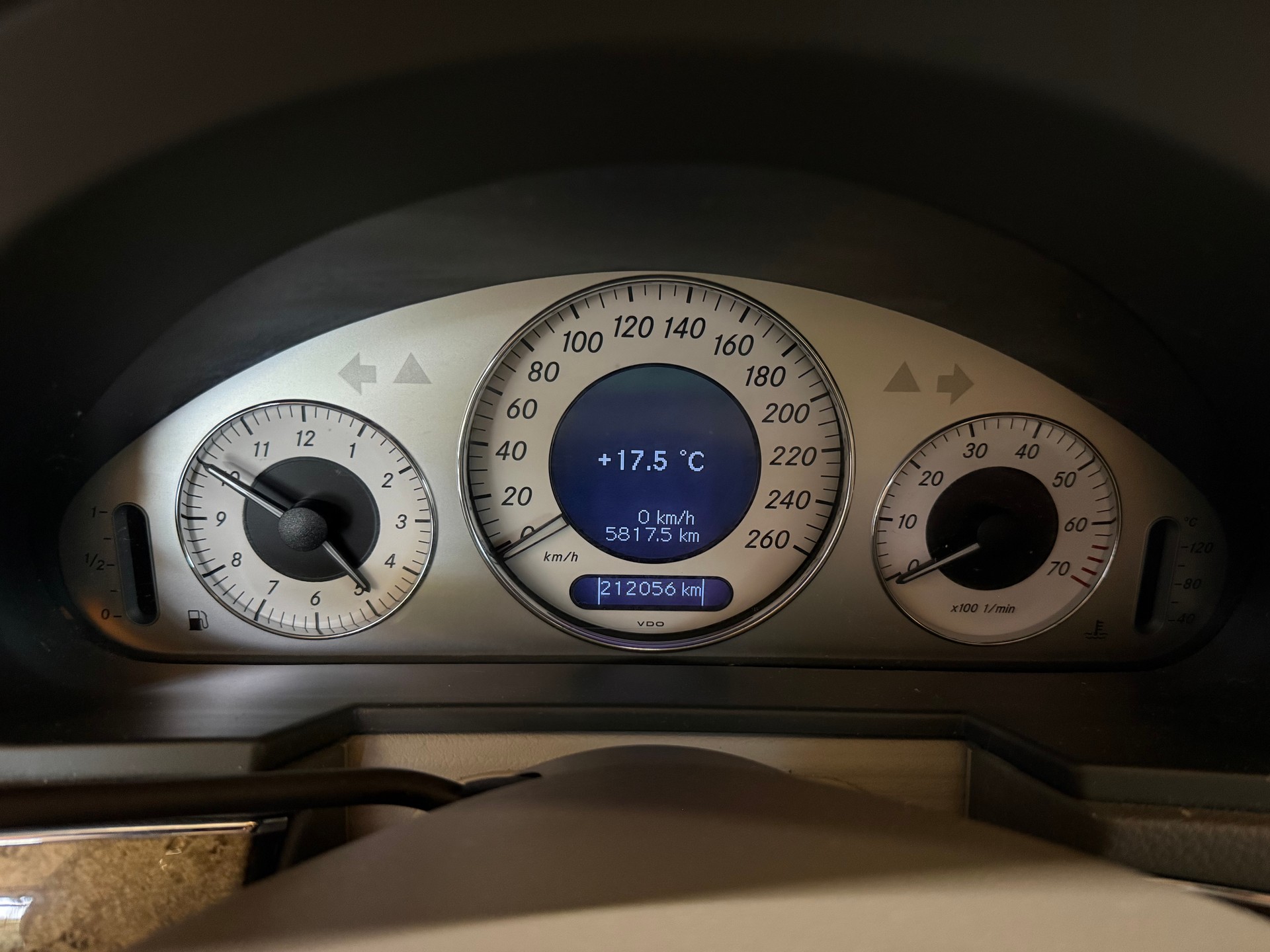 MERCEDES-BENZ E 280 Avantgarde-image-10