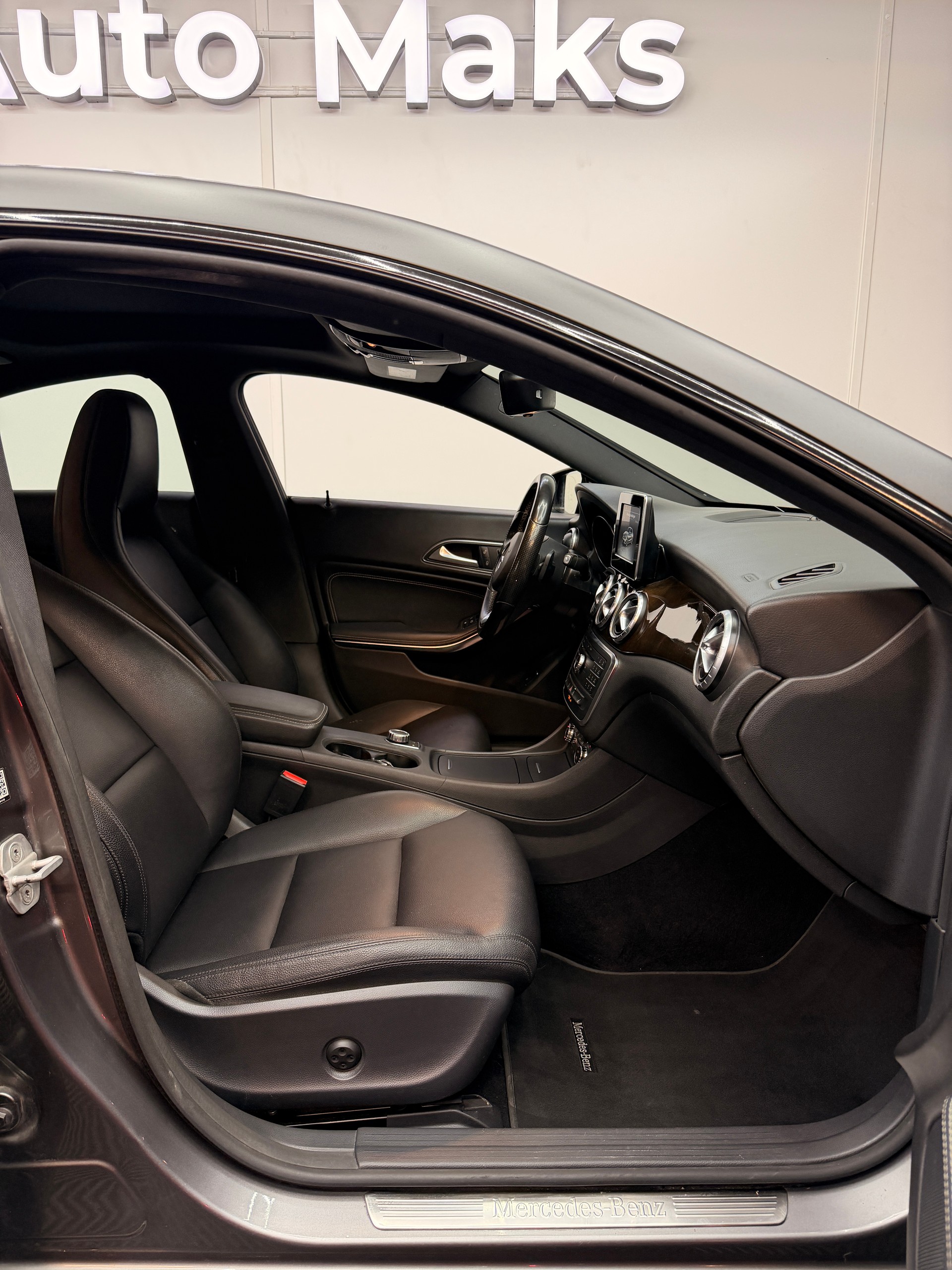 MERCEDES-BENZ CLA 250-image-6