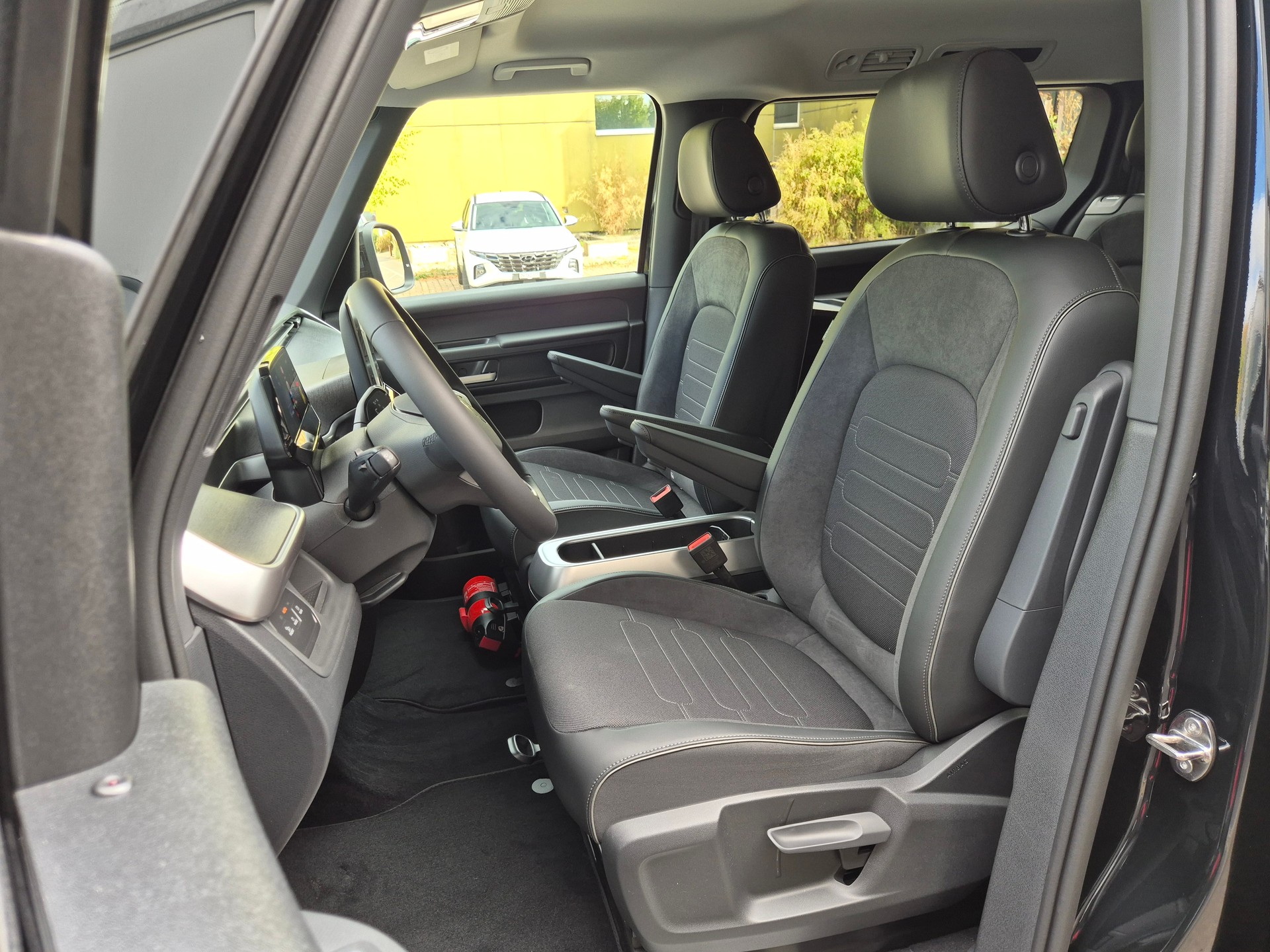 VW ID.Buzz LWB Pro 4 Motion-image-13