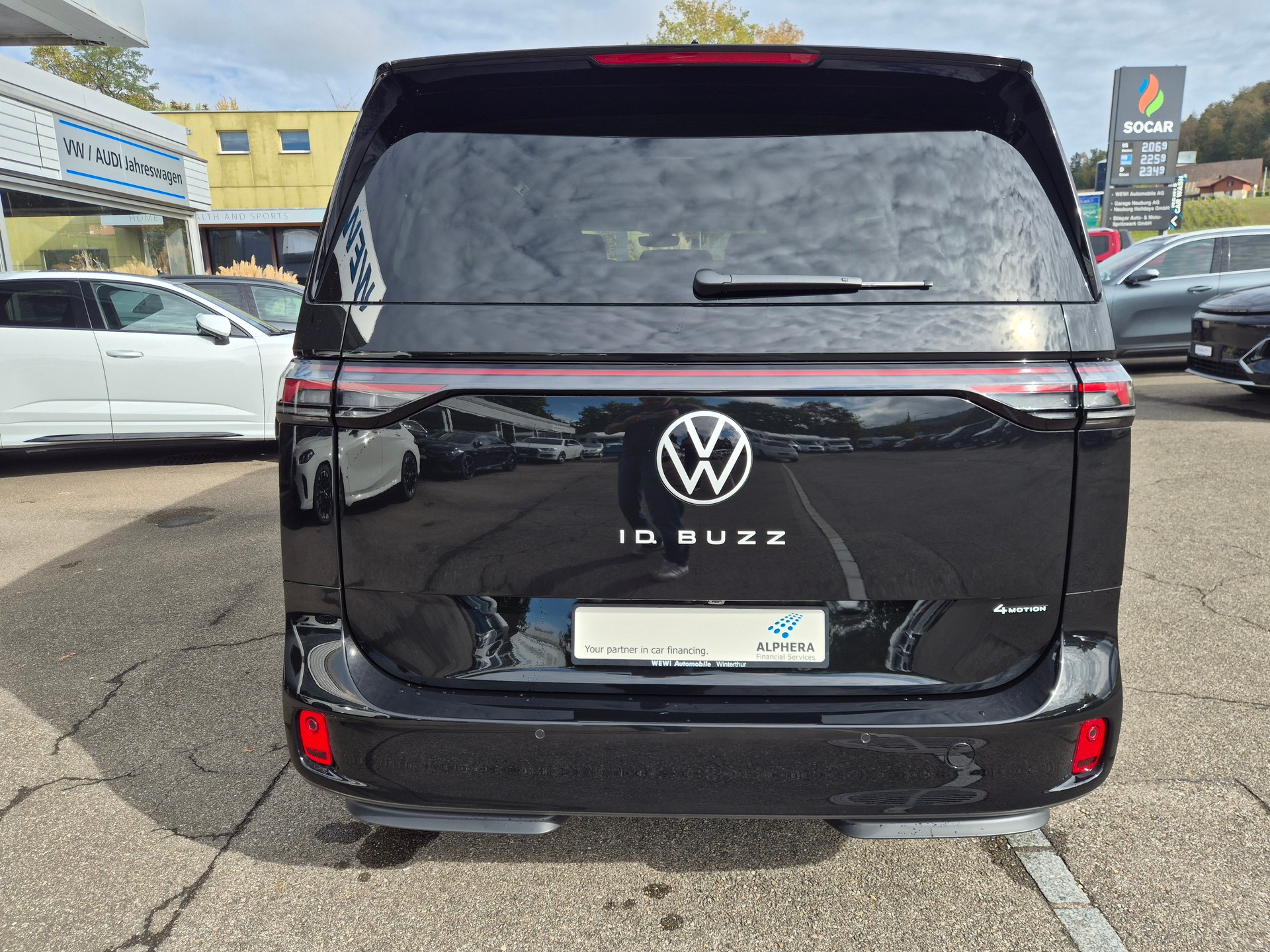 VW ID.Buzz LWB Pro 4 Motion-image-5