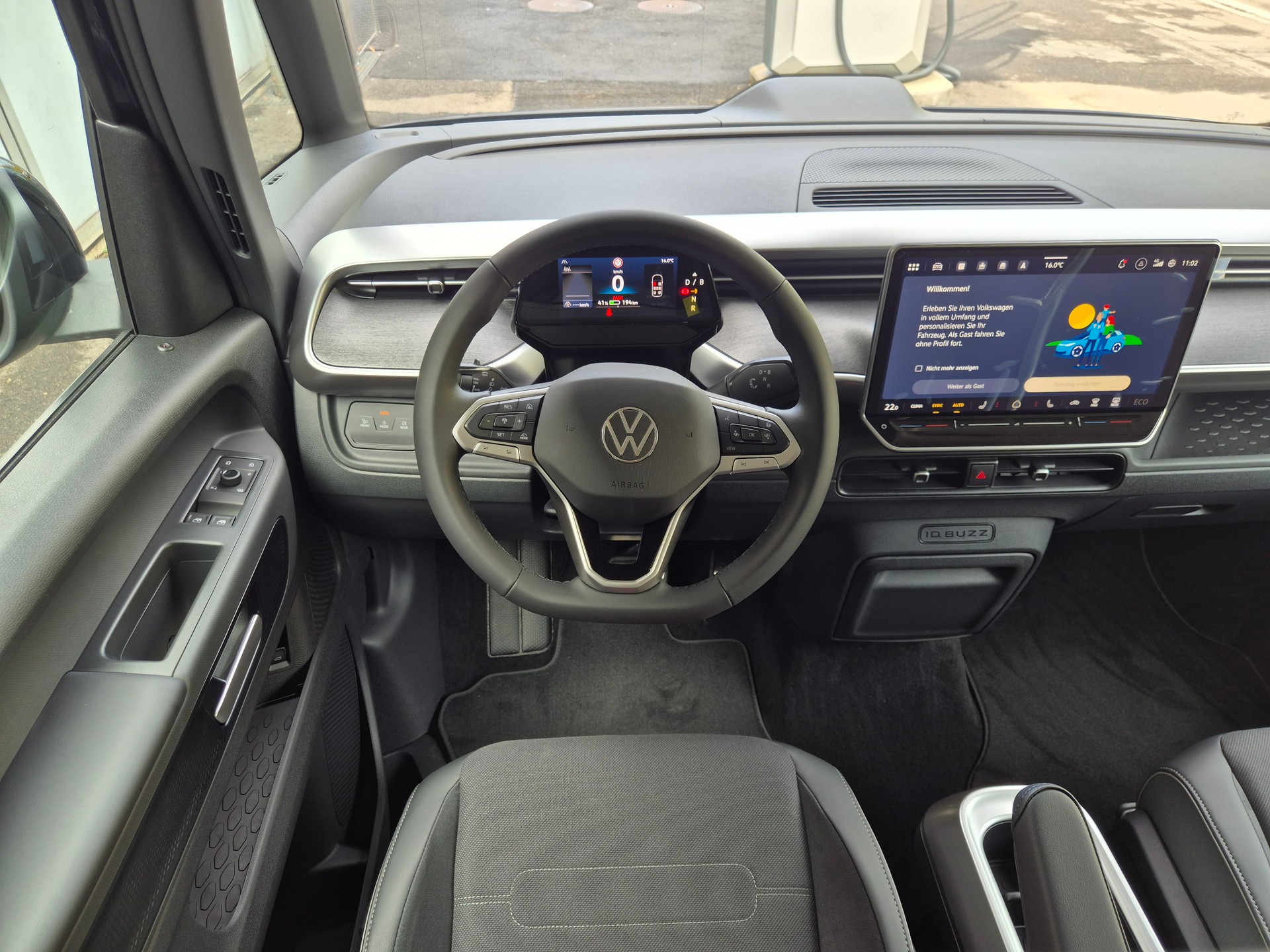 VW ID.Buzz LWB Pro 4 Motion-image-15