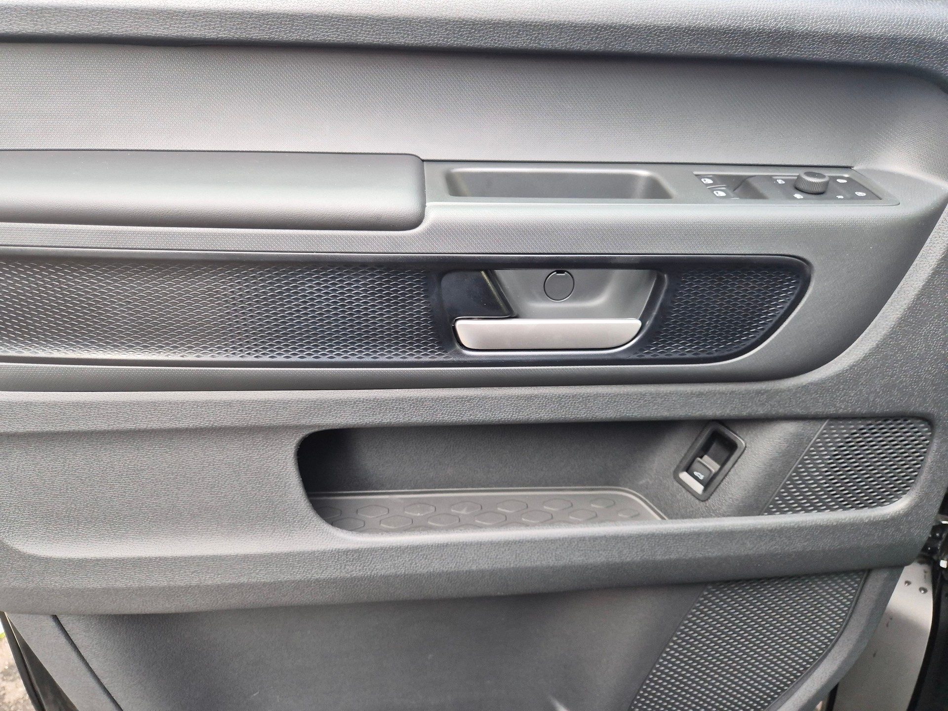 VW ID.Buzz LWB Pro 4 Motion-image-18