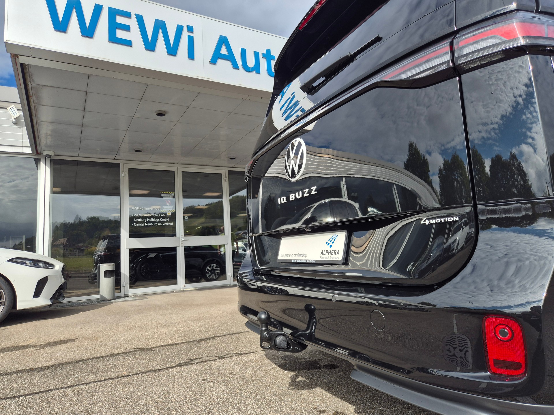 VW ID.Buzz LWB Pro 4 Motion-image-10