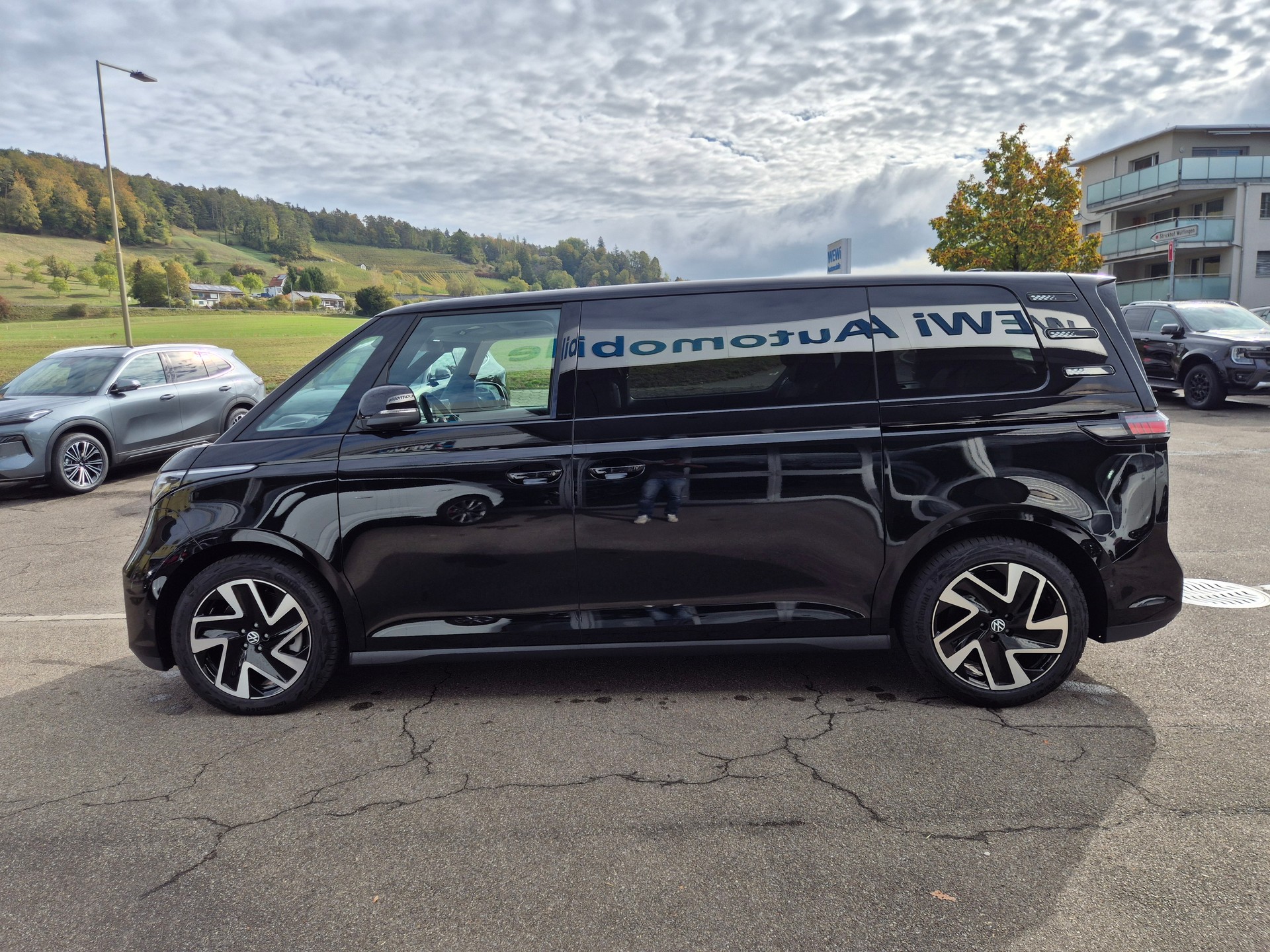 VW ID.Buzz LWB Pro 4 Motion-image-7