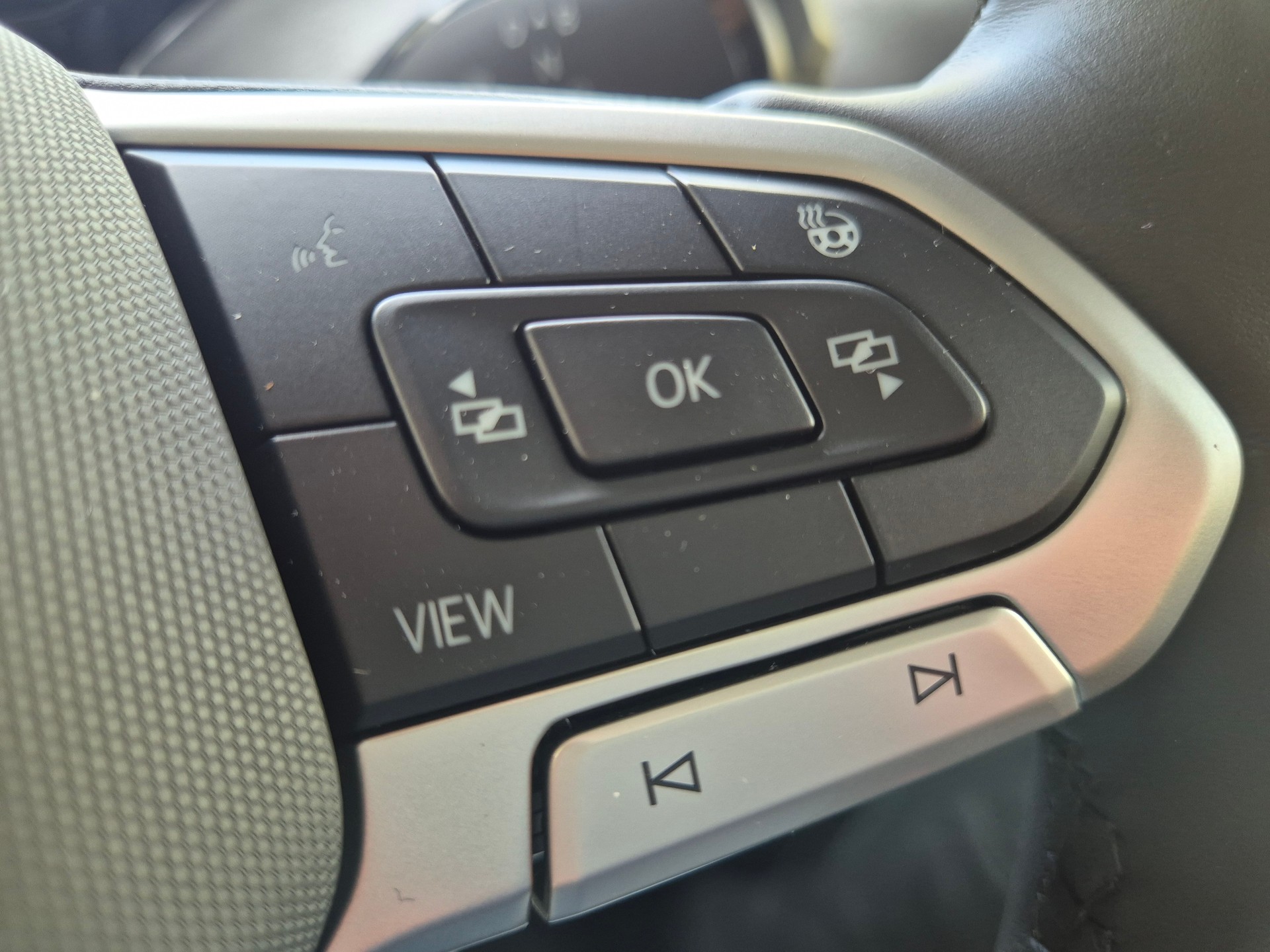 VW ID.Buzz LWB Pro 4 Motion-image-17