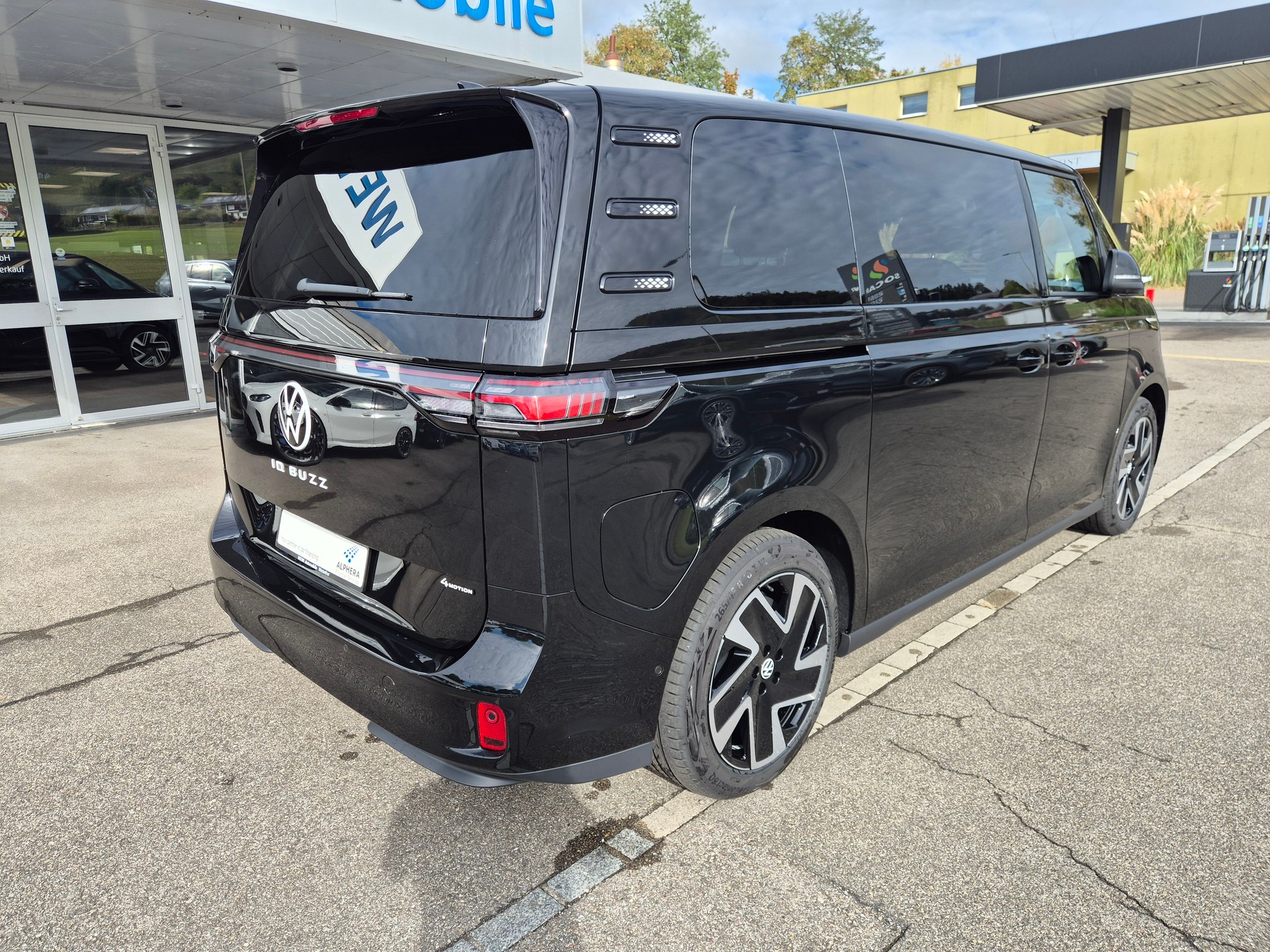 VW ID.Buzz LWB Pro 4 Motion-image-4
