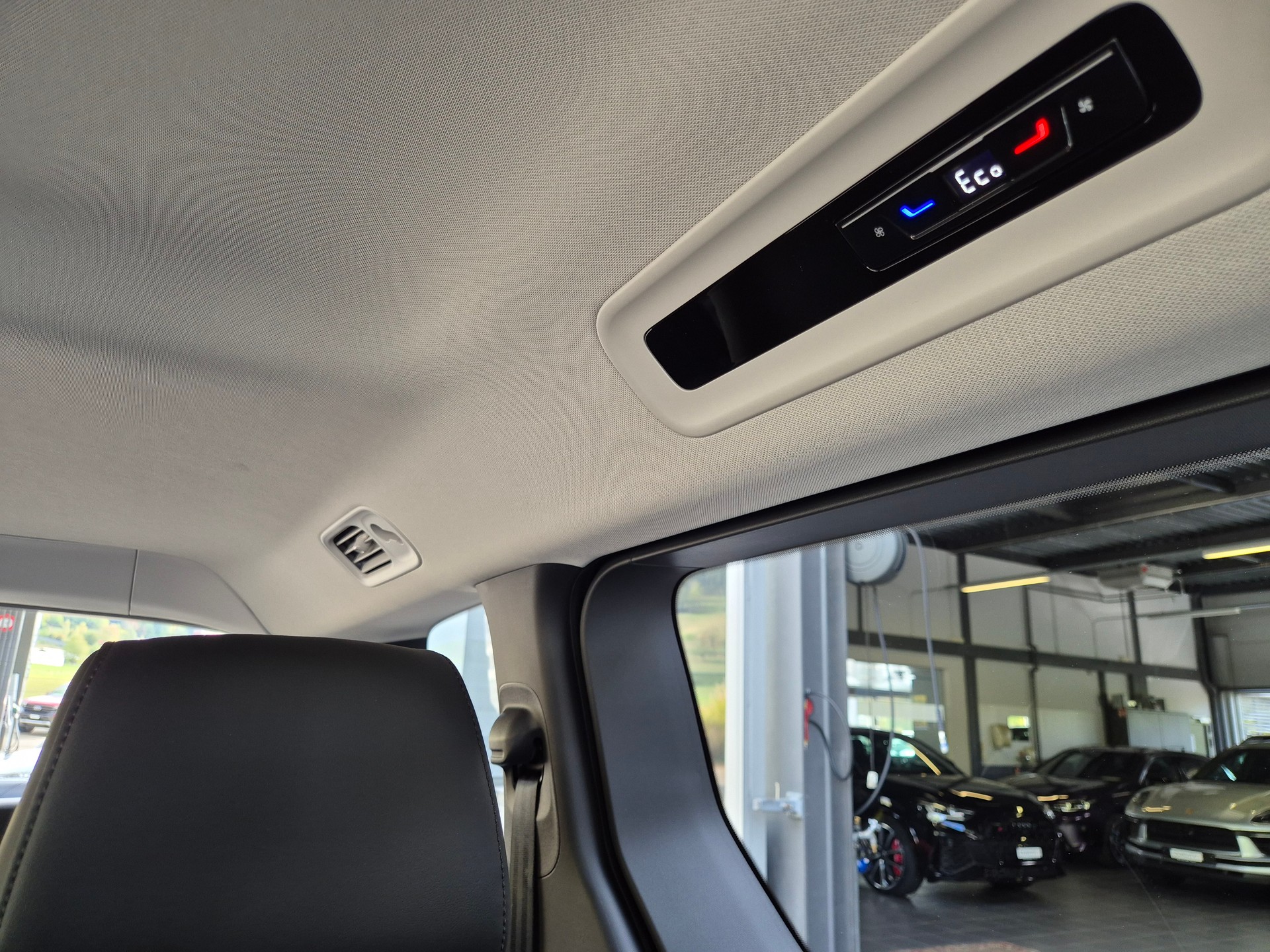 VW ID.Buzz LWB Pro 4 Motion-image-22