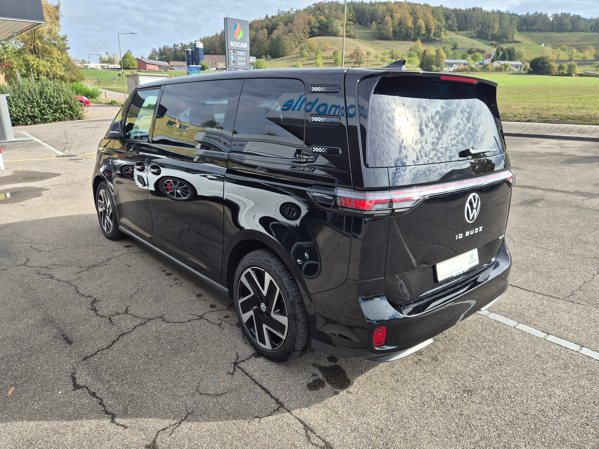 VW ID.Buzz LWB Pro 4 Motion-image-6