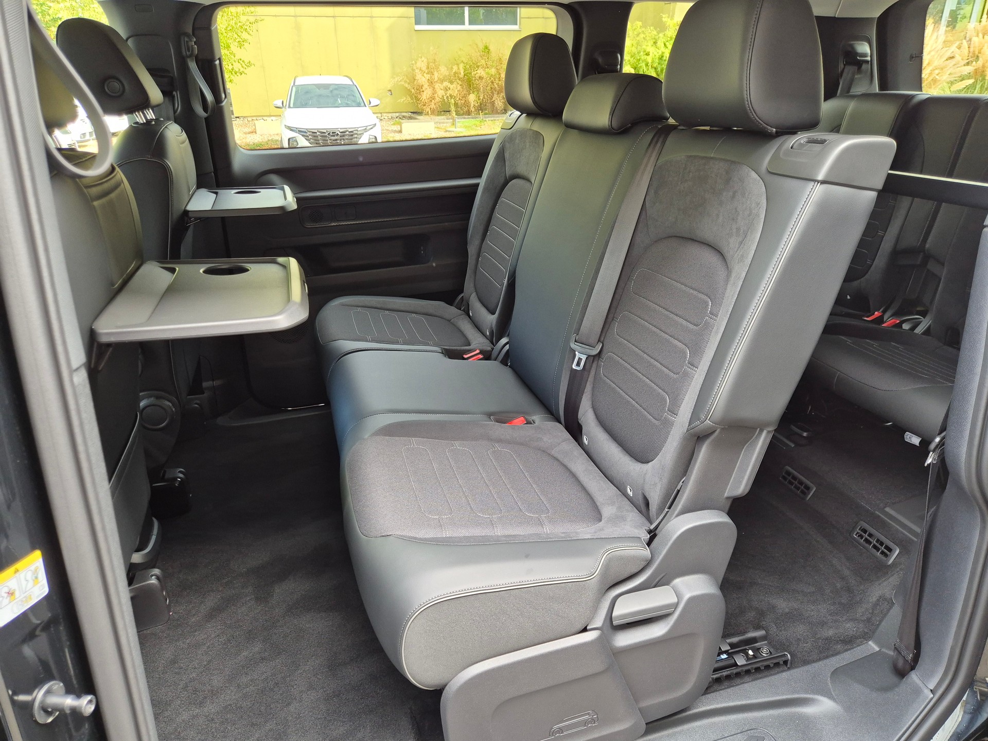 VW ID.Buzz LWB Pro 4 Motion-image-19