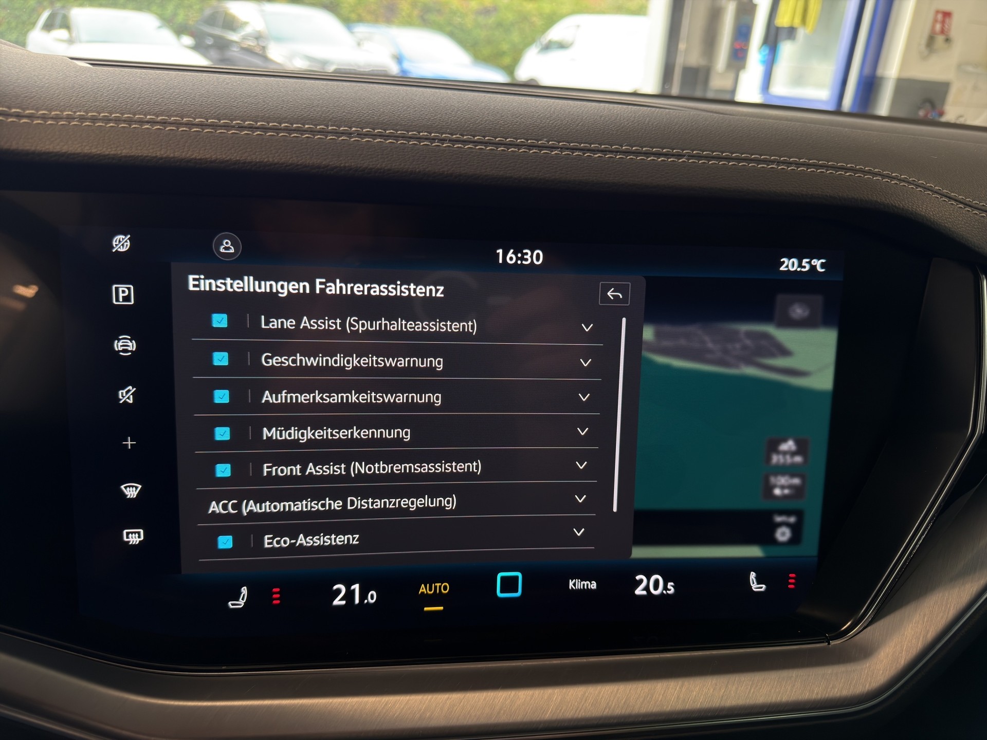 VW Touareg 3.0 TDI Elegance Tiptronic-image-11