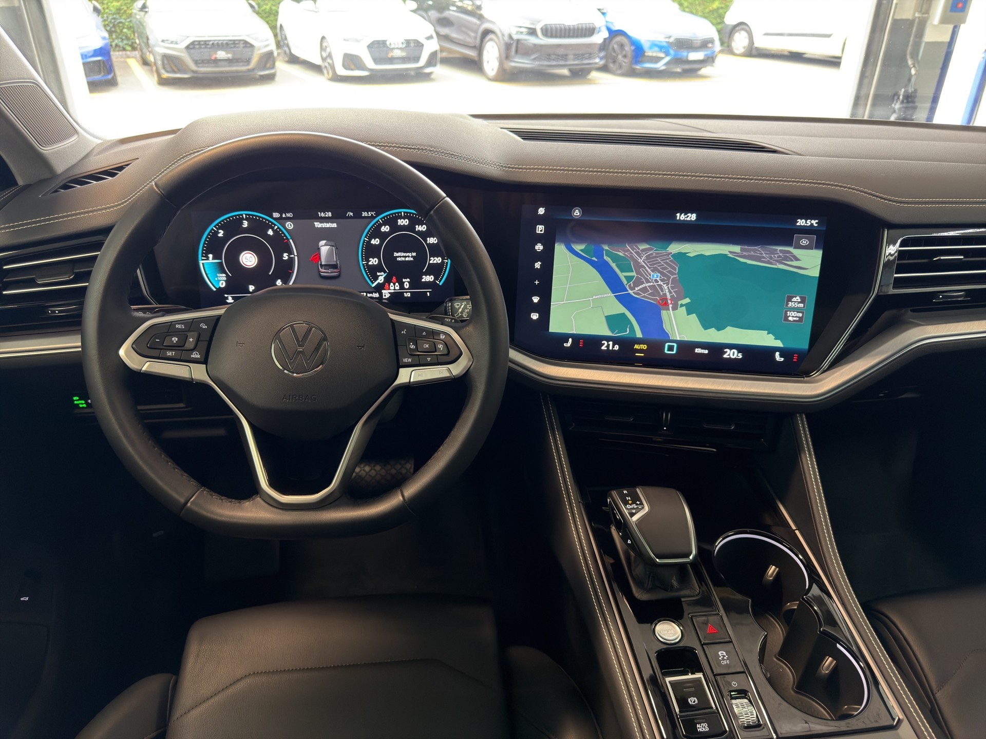 VW Touareg 3.0 TDI Elegance Tiptronic-image-9