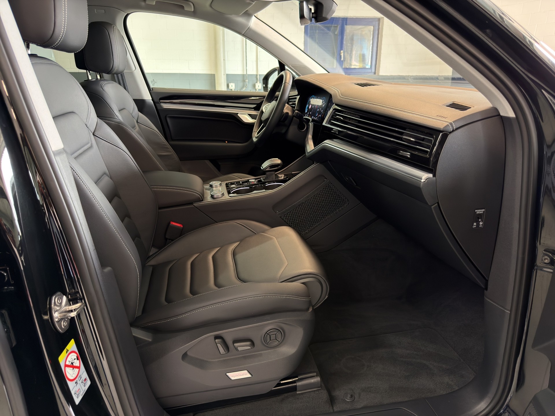 VW Touareg 3.0 TDI Elegance Tiptronic-image-7