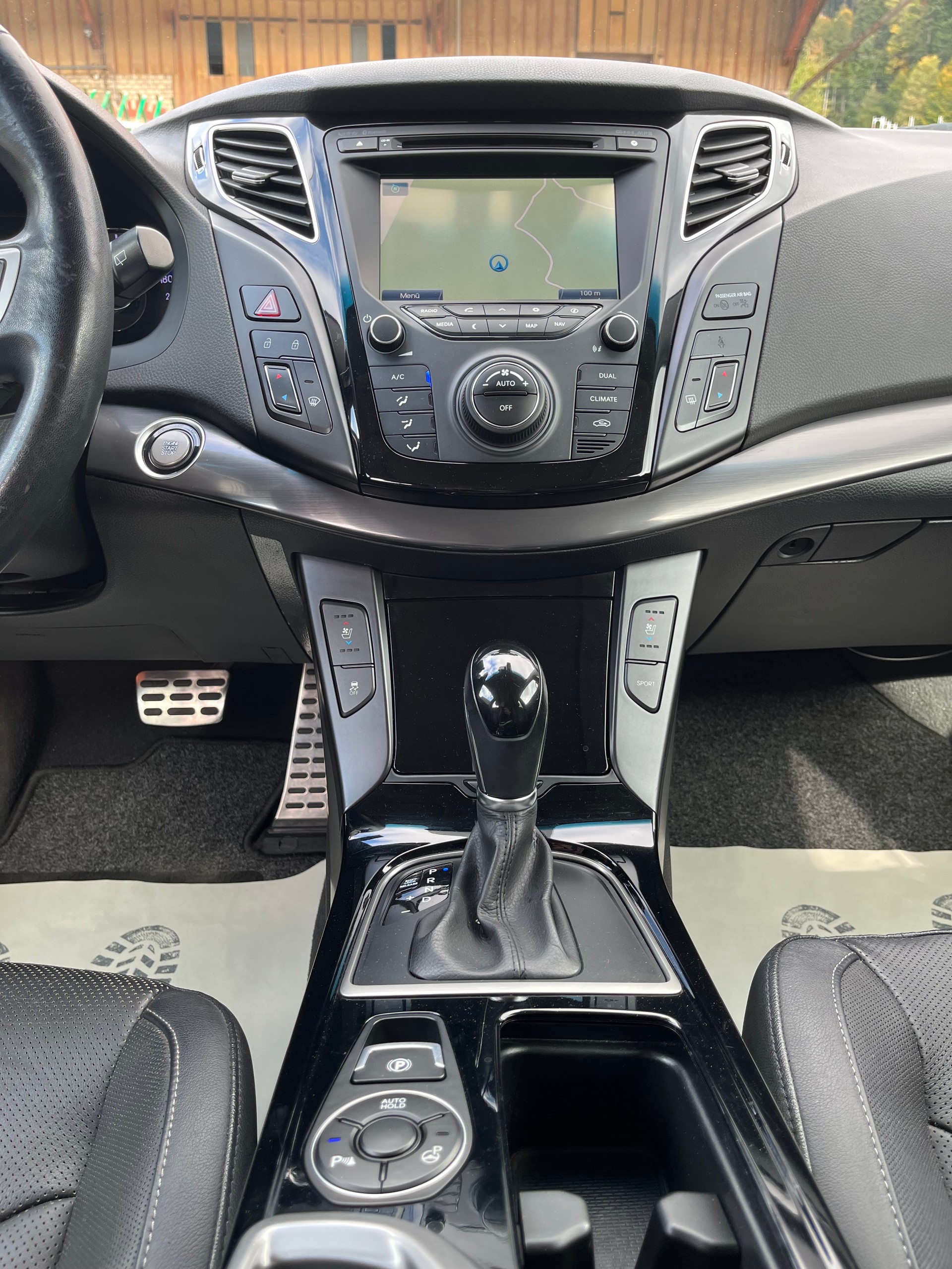 HYUNDAI i40 Wagon 2.0 GDi Premium Automatic / Frisch ab MFK & Service / 8-fach bereift / Vollausstattung-image-7