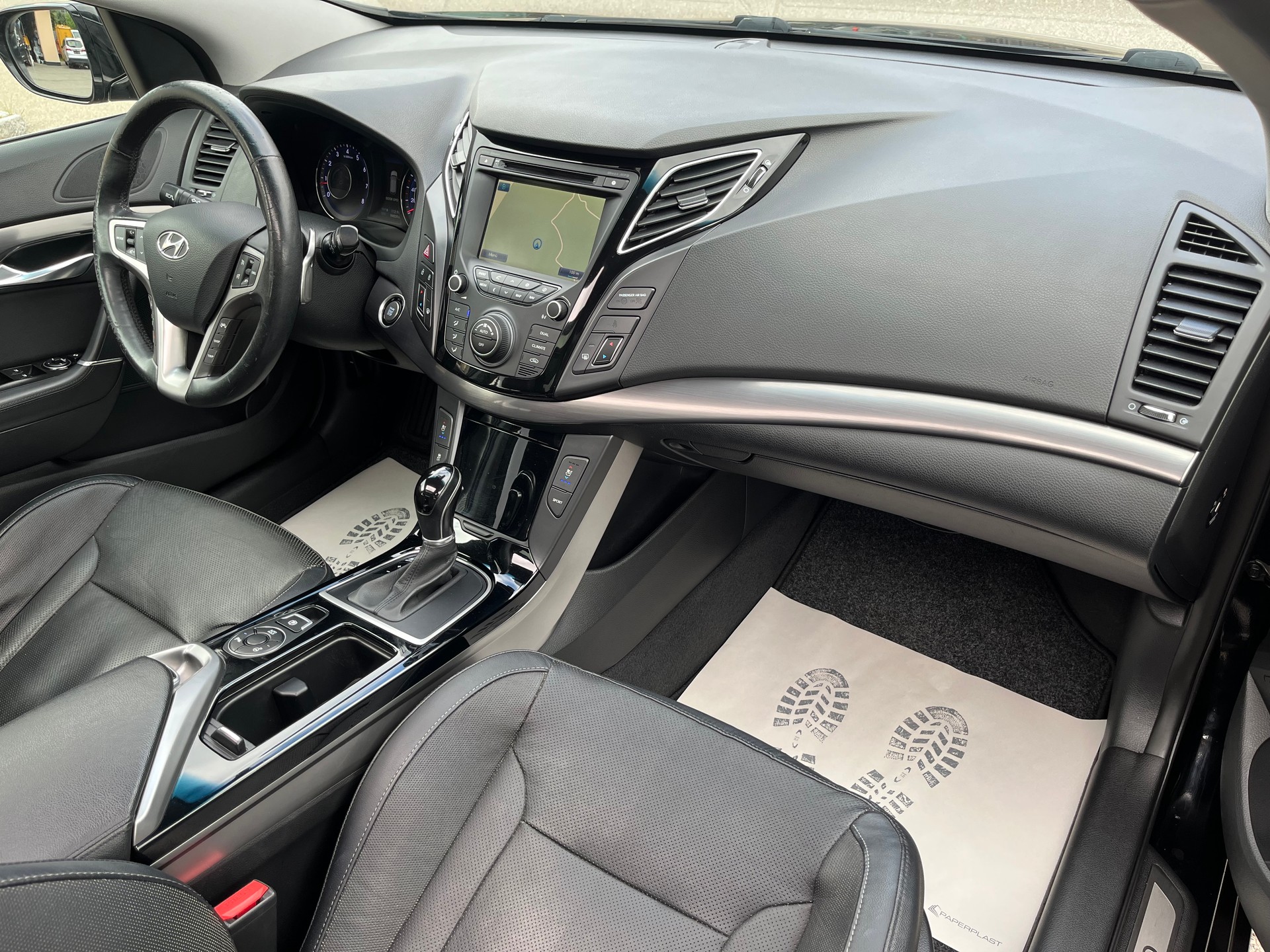 HYUNDAI i40 Wagon 2.0 GDi Premium Automatic / Frisch ab MFK & Service / 8-fach bereift / Vollausstattung-image-11