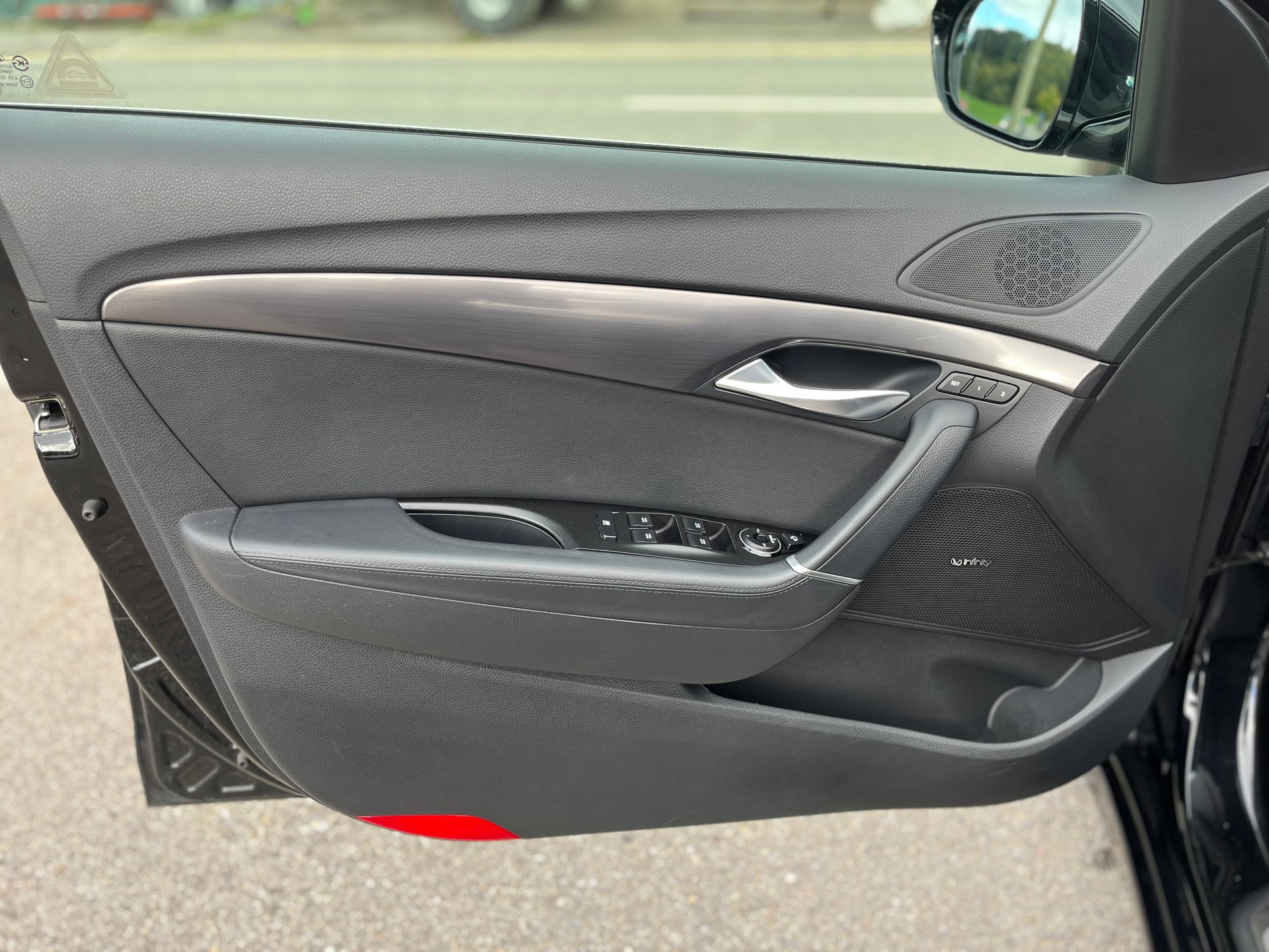 HYUNDAI i40 Wagon 2.0 GDi Premium Automatic / Frisch ab MFK & Service / 8-fach bereift / Vollausstattung-image-13