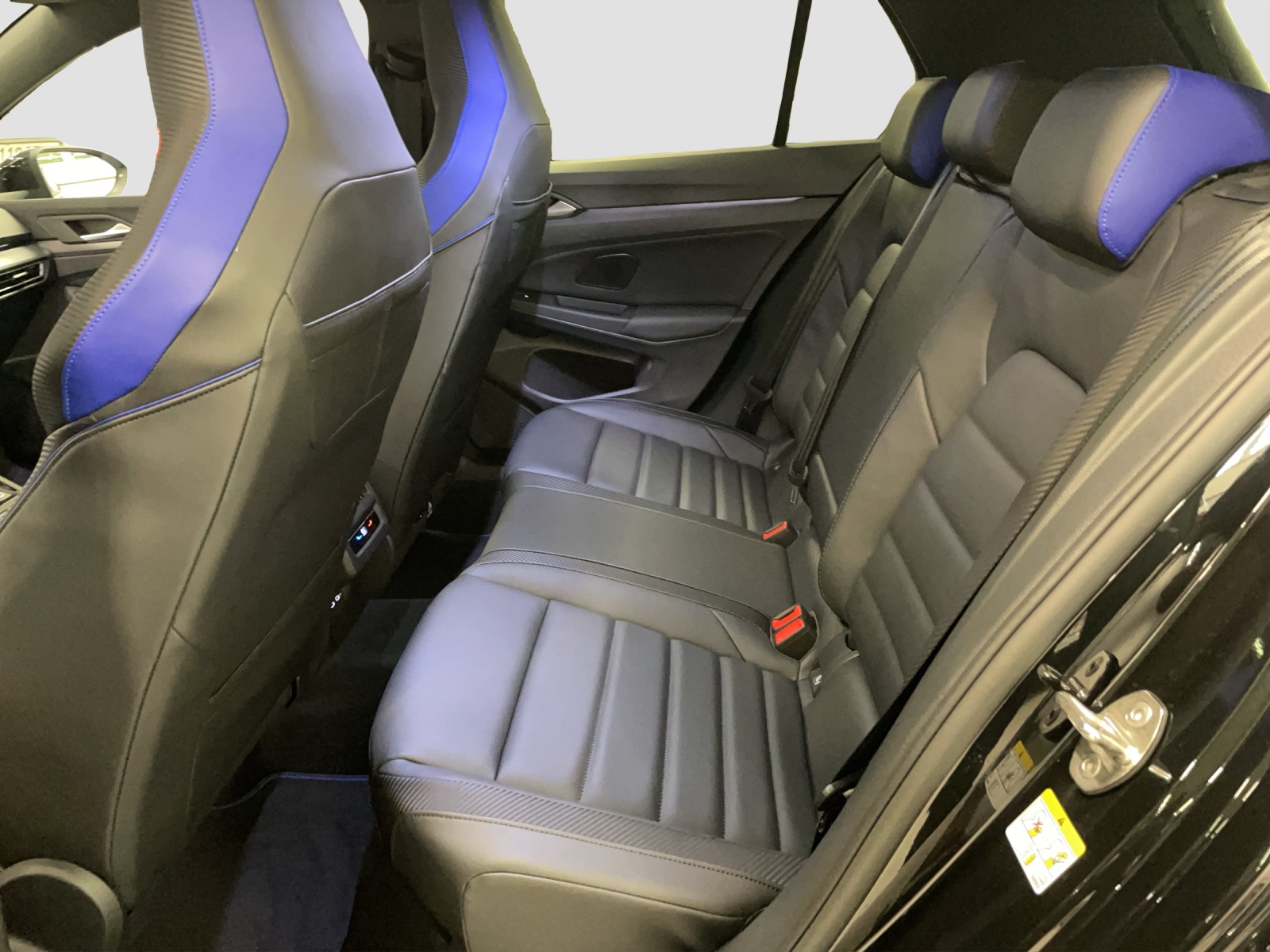 VW Golf 2.0 TSI R DSG 4 Motion-image-12