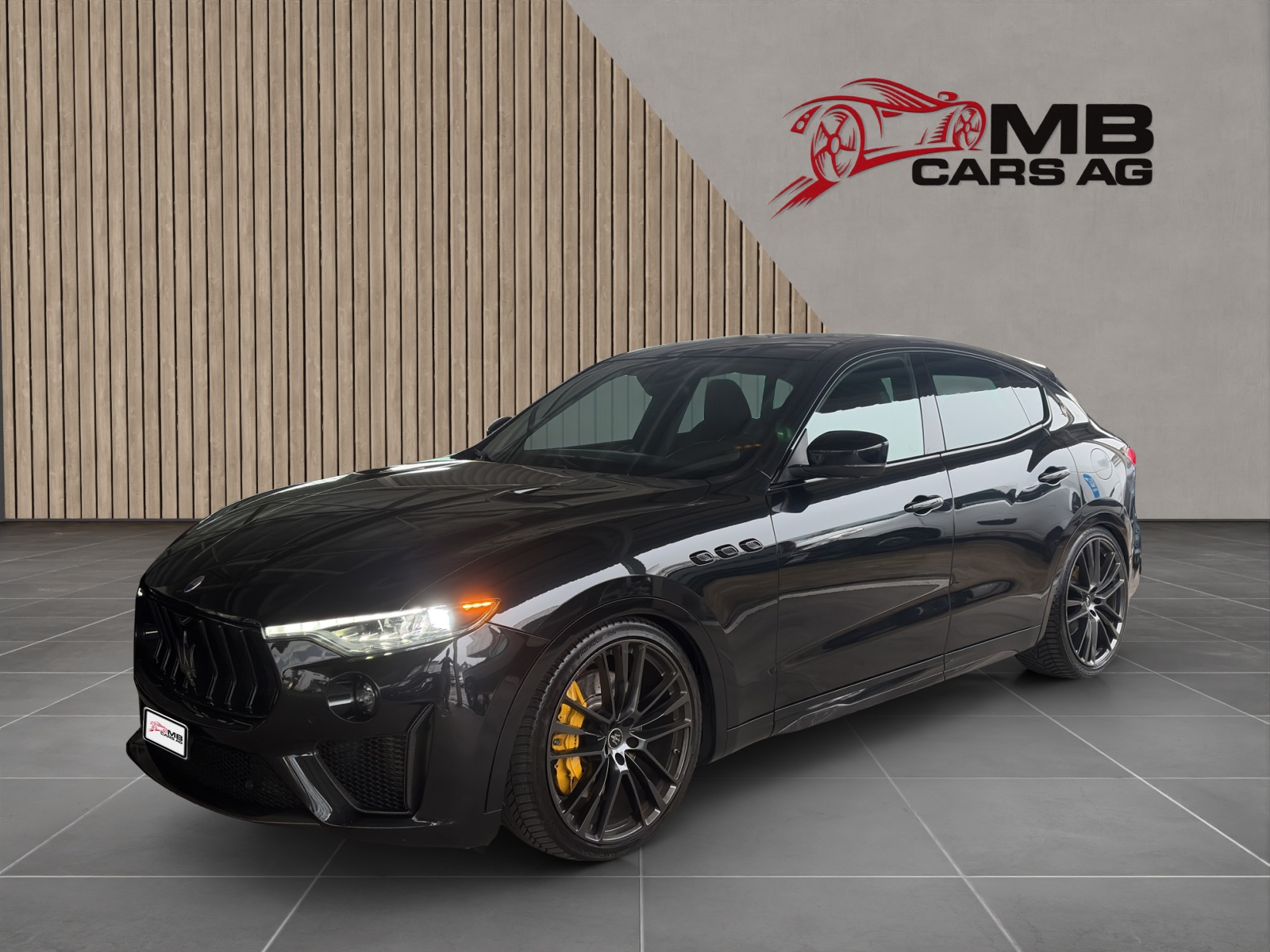 MASERATI Levante 3.8 V8 Trofeo Q4 Automatica / Carbon innen und aussen