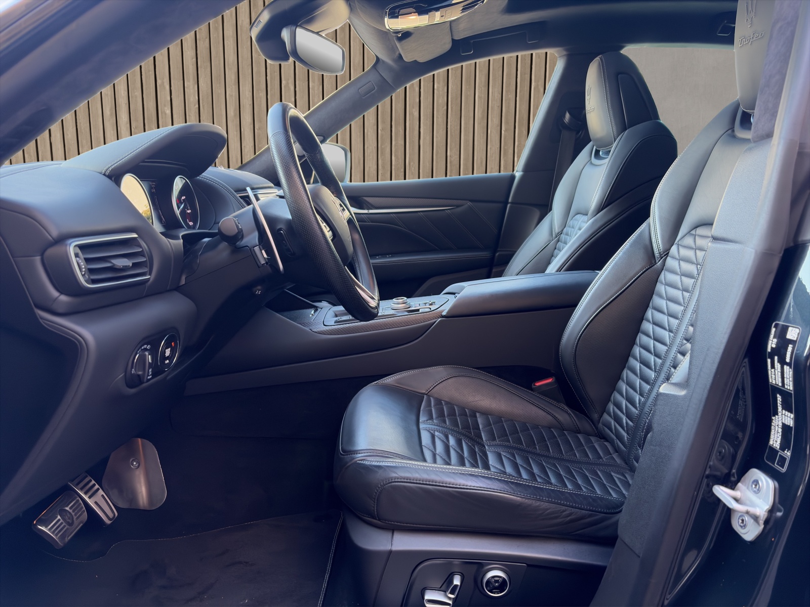 MASERATI Levante 3.8 V8 Trofeo Q4 Automatica / Carbon innen und aussen-image-8