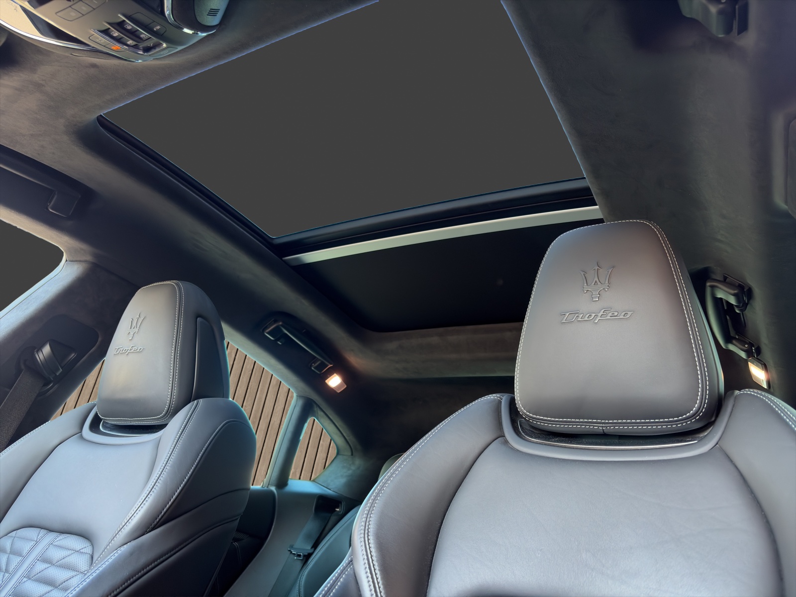 MASERATI Levante 3.8 V8 Trofeo Q4 Automatica / Carbon innen und aussen-image-13