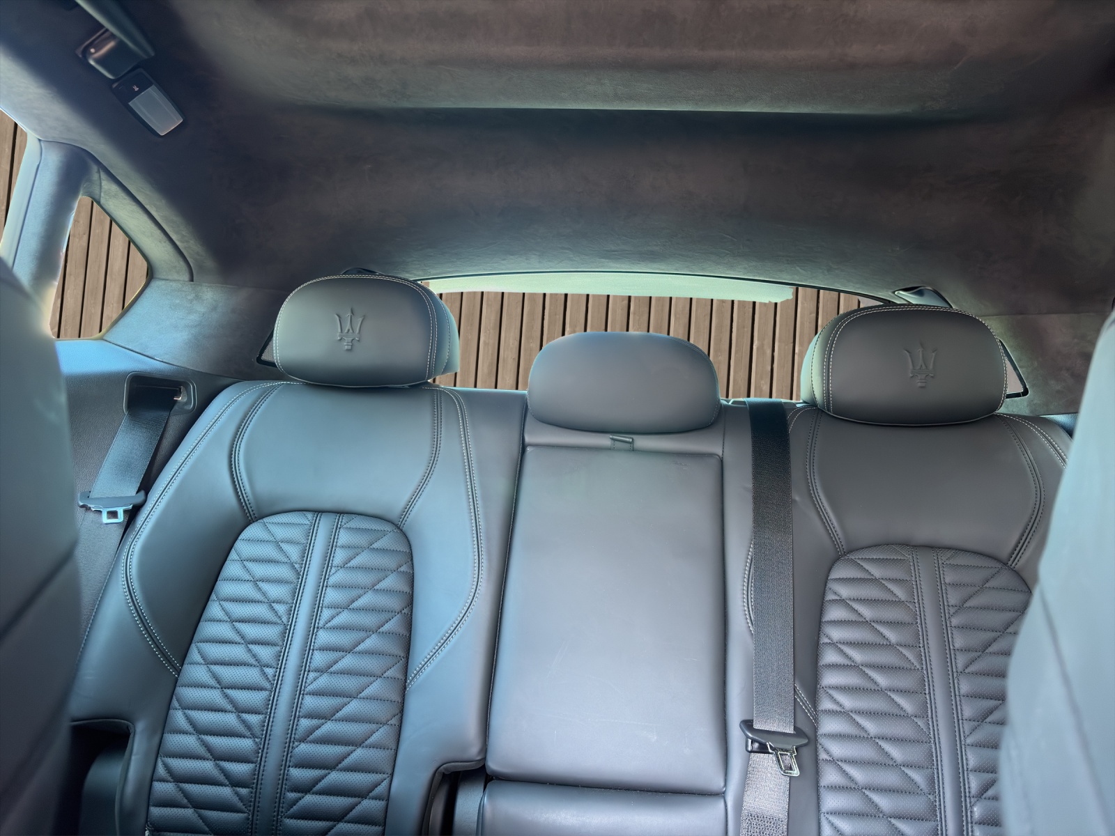 MASERATI Levante 3.8 V8 Trofeo Q4 Automatica / Carbon innen und aussen-image-9