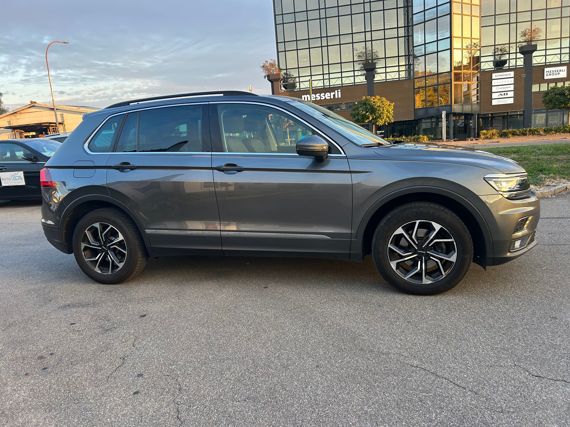 VW Tiguan 2.0 TDI SCR Highline 4Motion DSG-image-9
