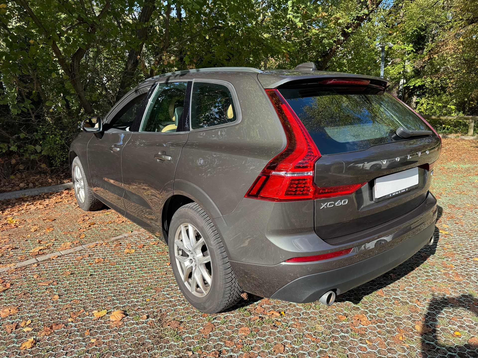 VOLVO XC60 T5 AWD Momentum Geartronic-image-10