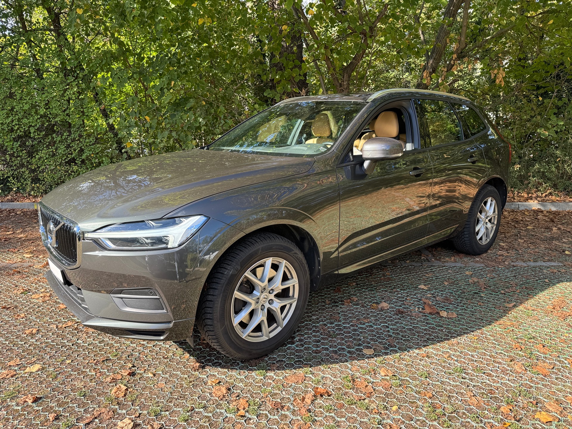 VOLVO XC60 T5 AWD Momentum Geartronic-image-0