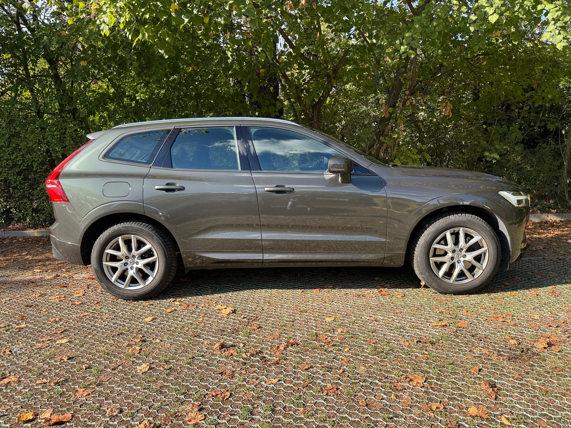 VOLVO XC60 T5 AWD Momentum Geartronic-image-4