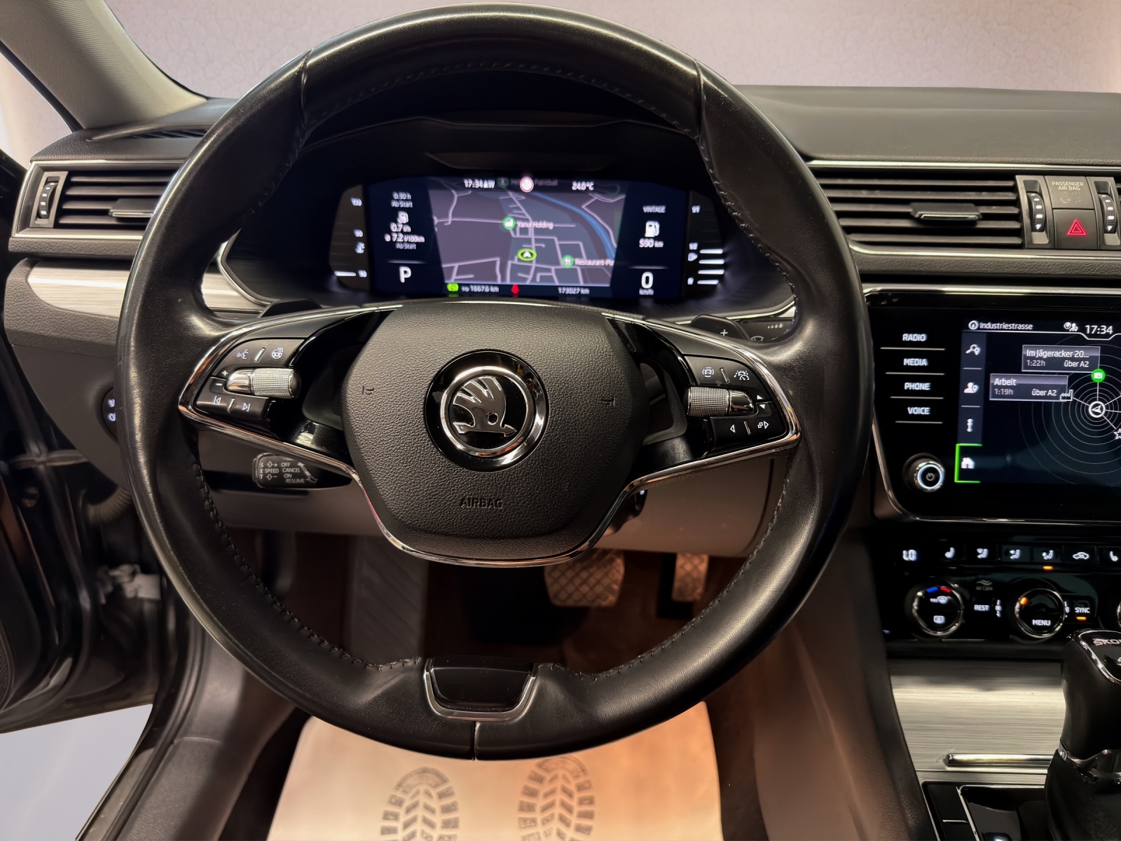 SKODA Superb Combi 2.0 TDi Ambition 4x4 DSG-image-10