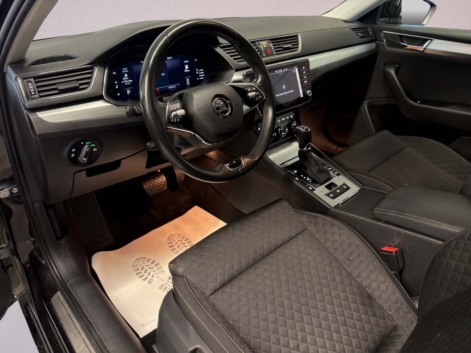 SKODA Superb Combi 2.0 TDi Ambition 4x4 DSG-image-8