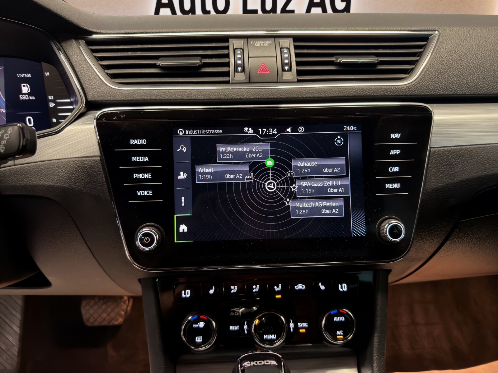 SKODA Superb Combi 2.0 TDi Ambition 4x4 DSG-image-12