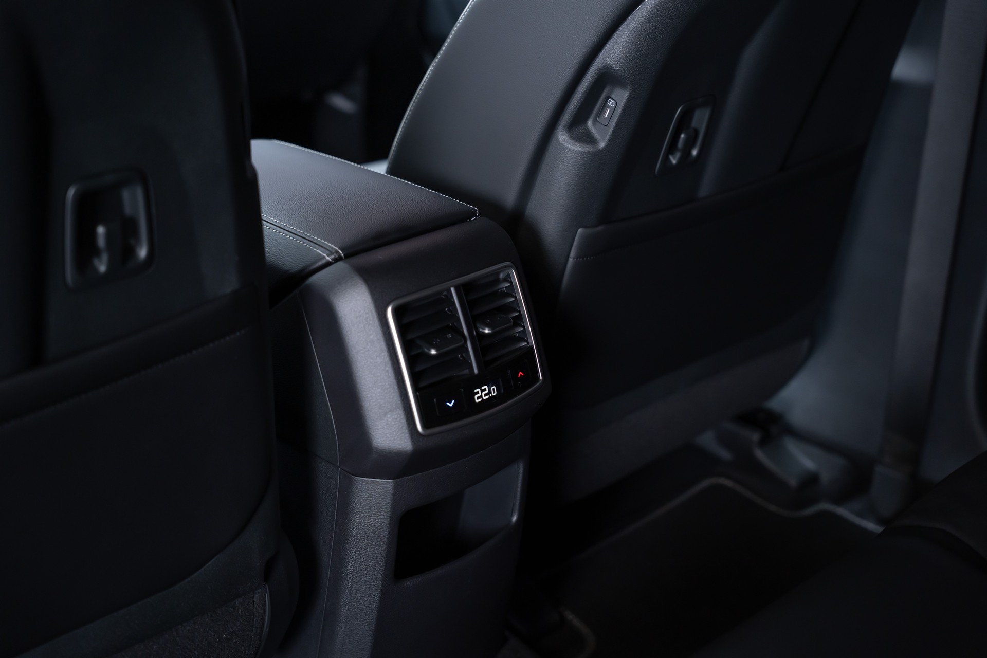 KIA Sportage 1.6T-GDi PHEV Style 4x4 A / itz & Lenkradheizung / Navi / Rückfahrkamera-image-19