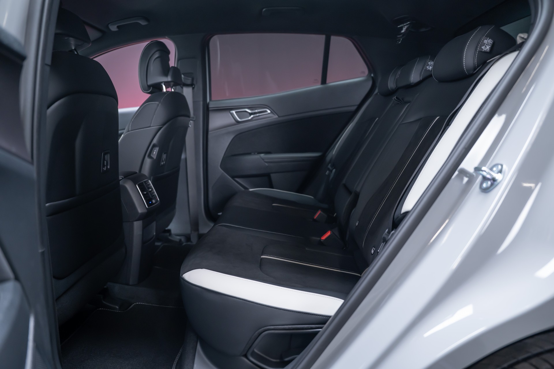 KIA Sportage 1.6T-GDi PHEV Style 4x4 A / itz & Lenkradheizung / Navi / Rückfahrkamera-image-18