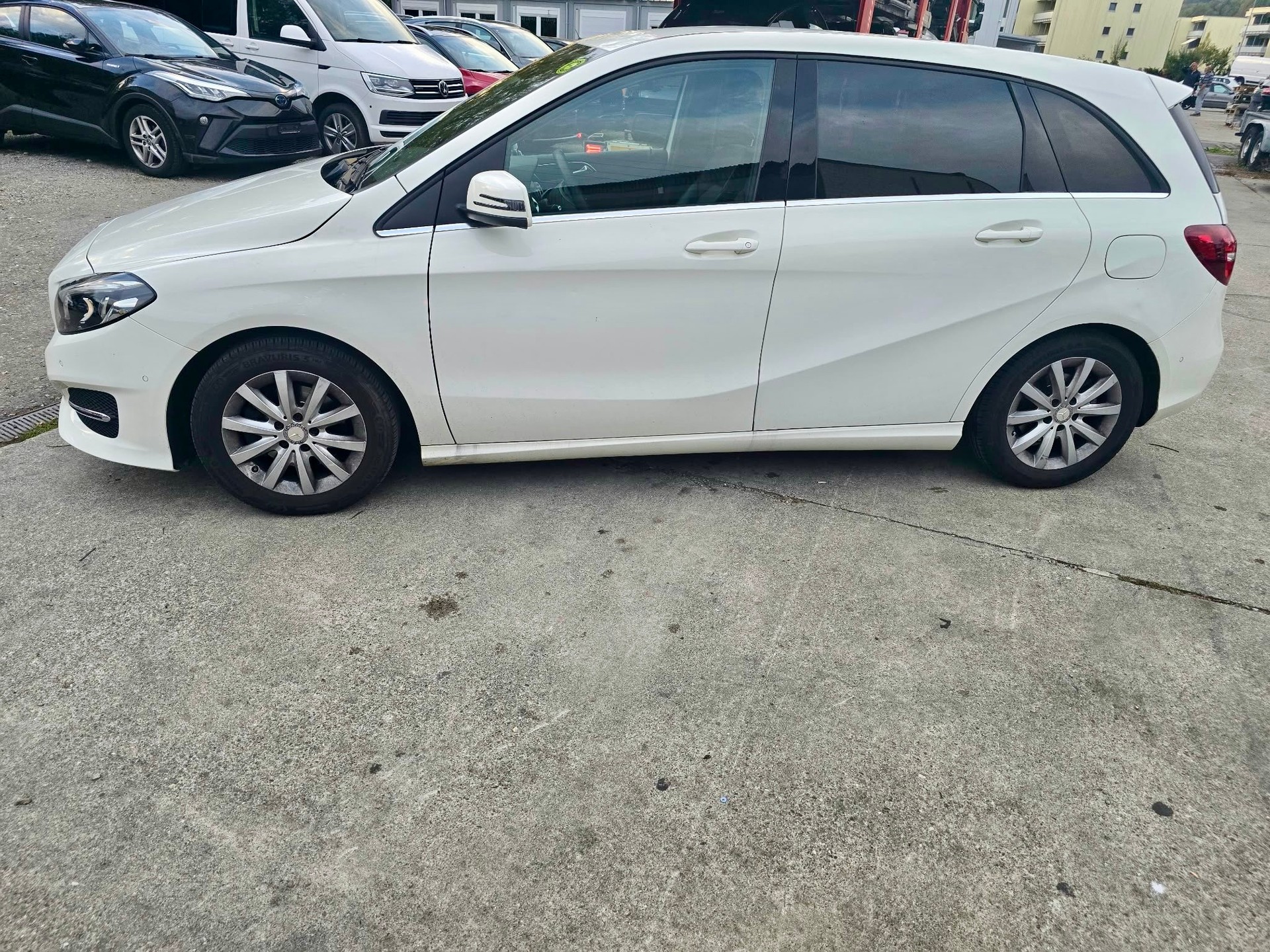 MERCEDES-BENZ B 180 Style-image-4